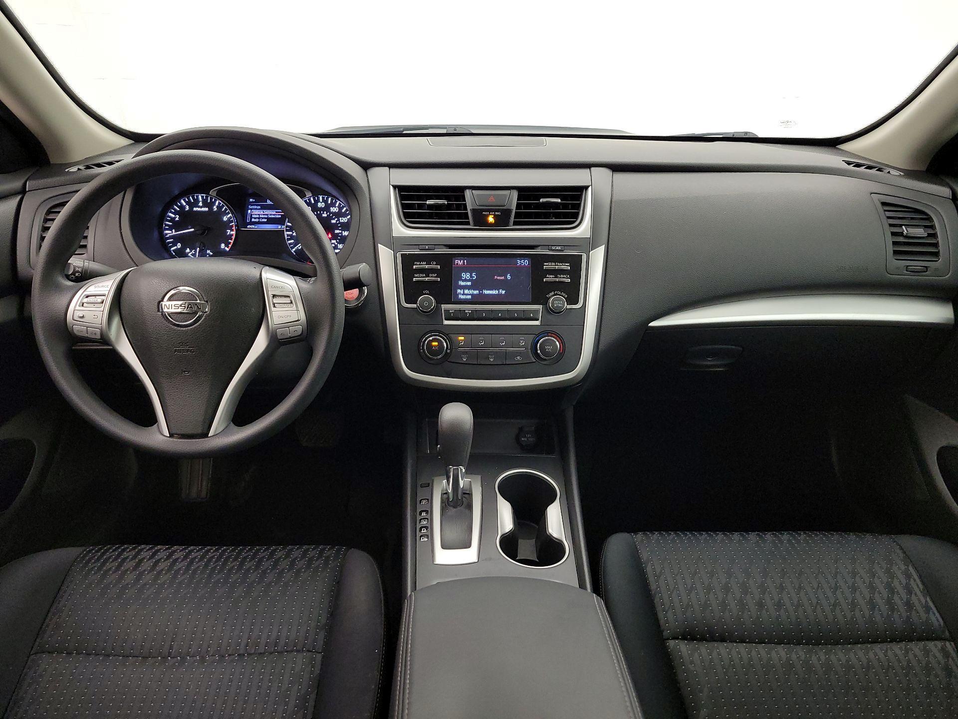 Thumbnail: 2016 Nissan Altima - 9