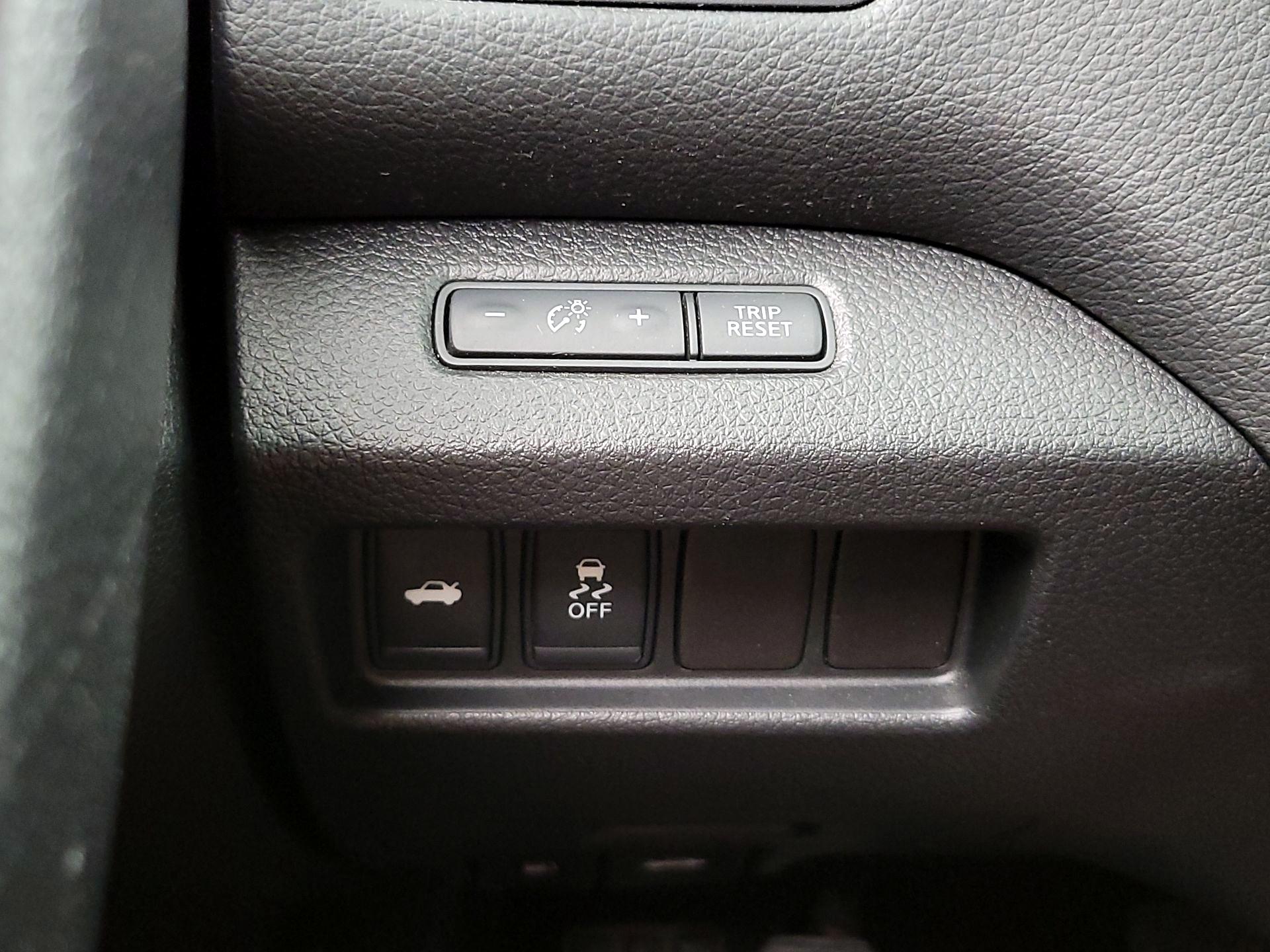 Thumbnail: 2016 Nissan Altima - 13