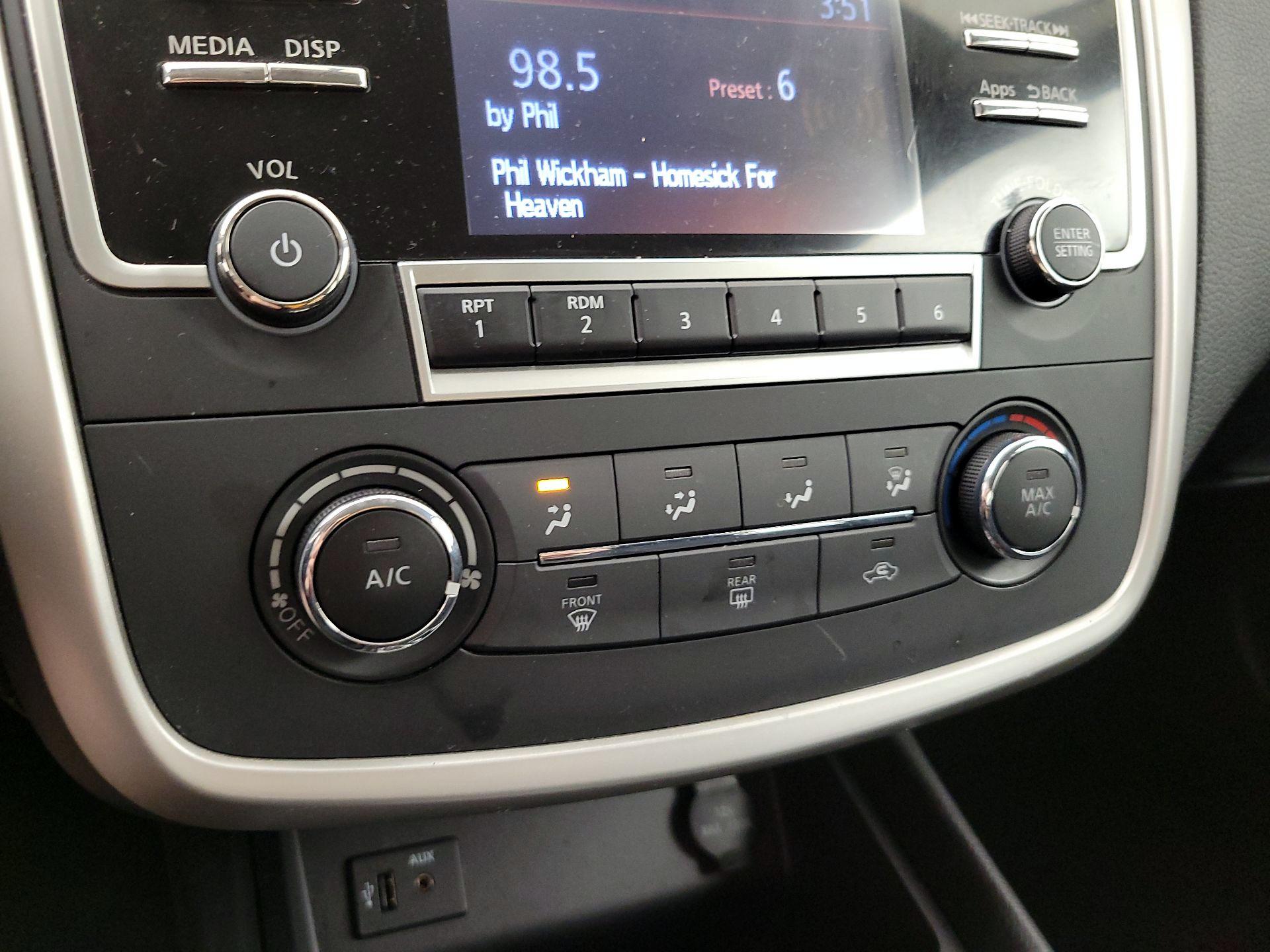 Thumbnail: 2016 Nissan Altima - 16