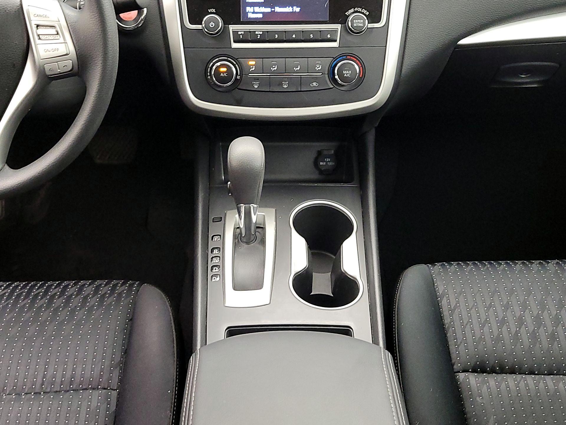 Thumbnail: 2016 Nissan Altima - 17