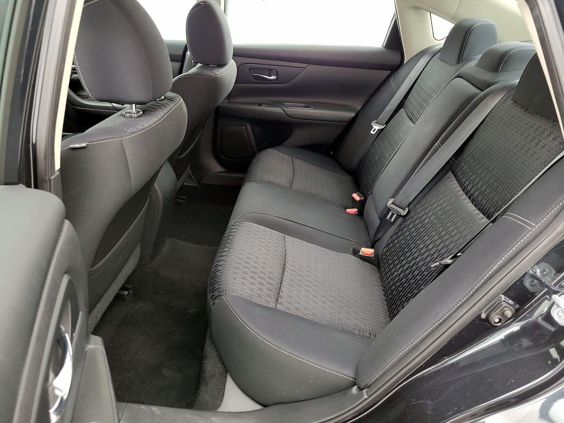 Thumbnail: 2016 Nissan Altima - 19