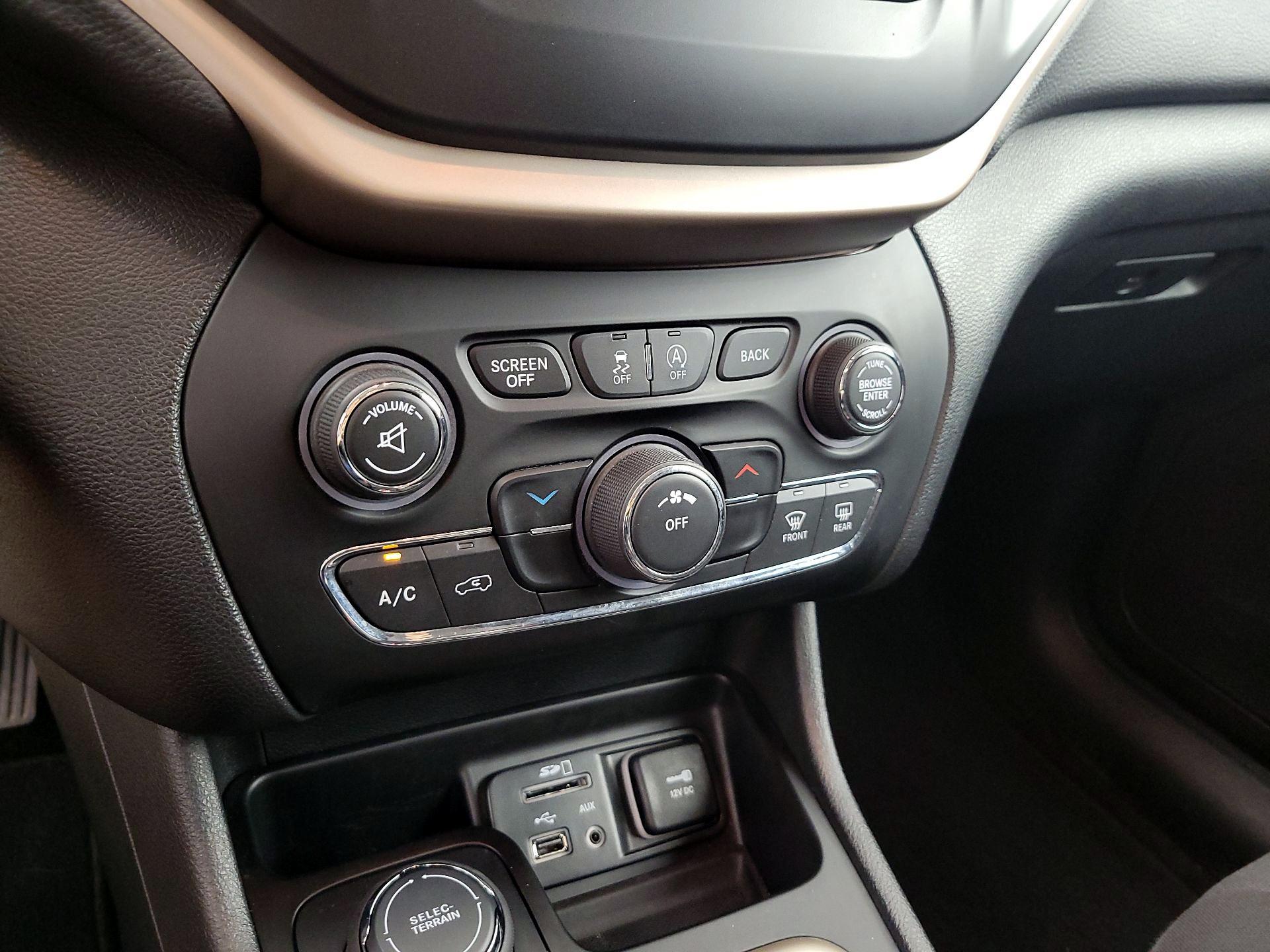 Thumbnail: 2017 Jeep Cherokee - 17