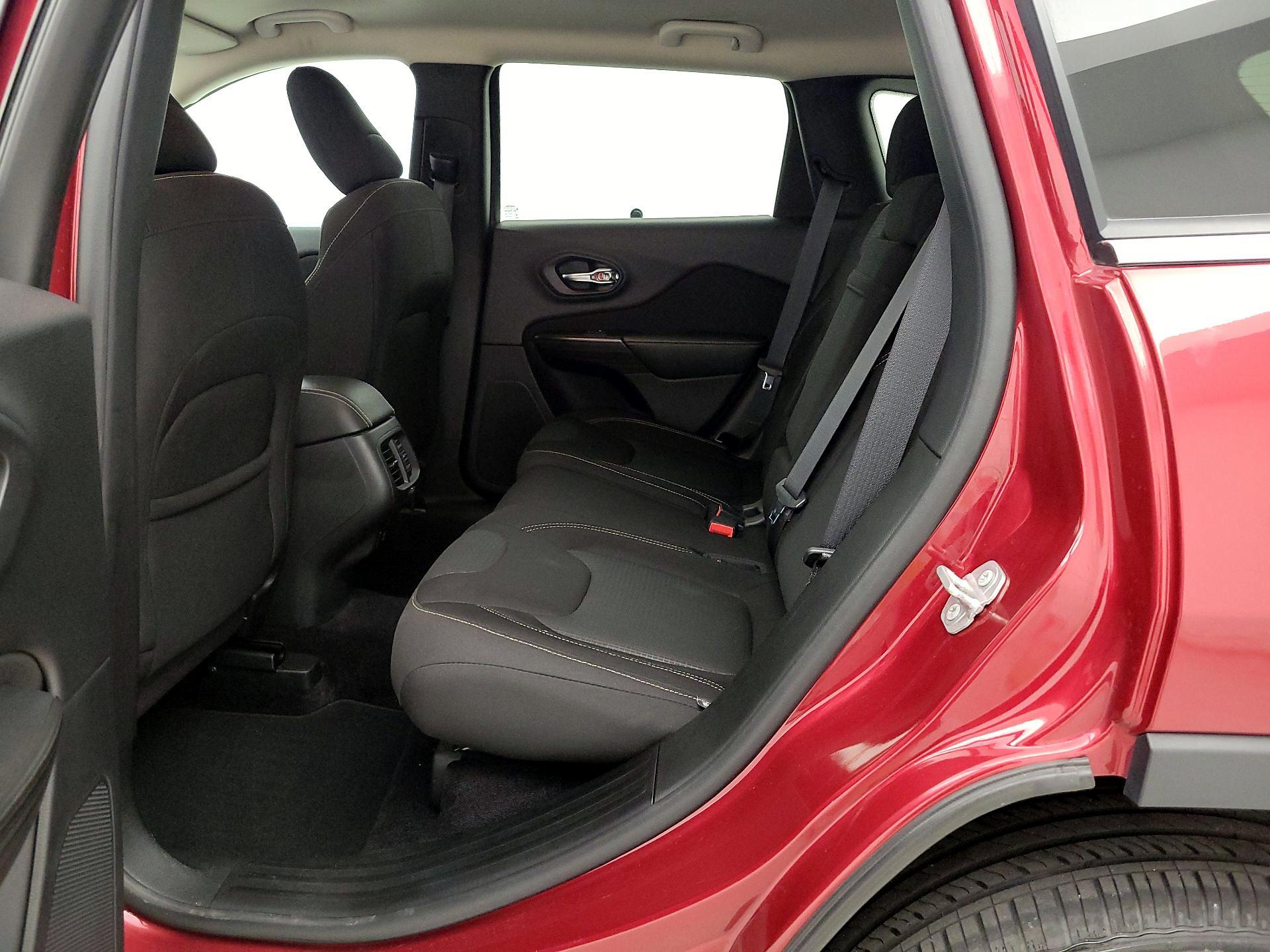 Thumbnail: 2017 Jeep Cherokee - 20