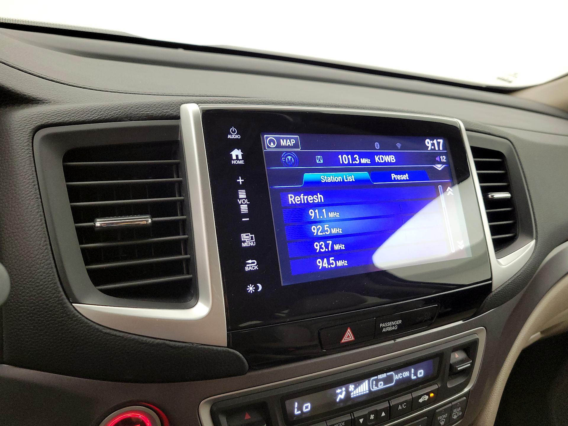 Thumbnail: 2016 Honda Pilot - 16
