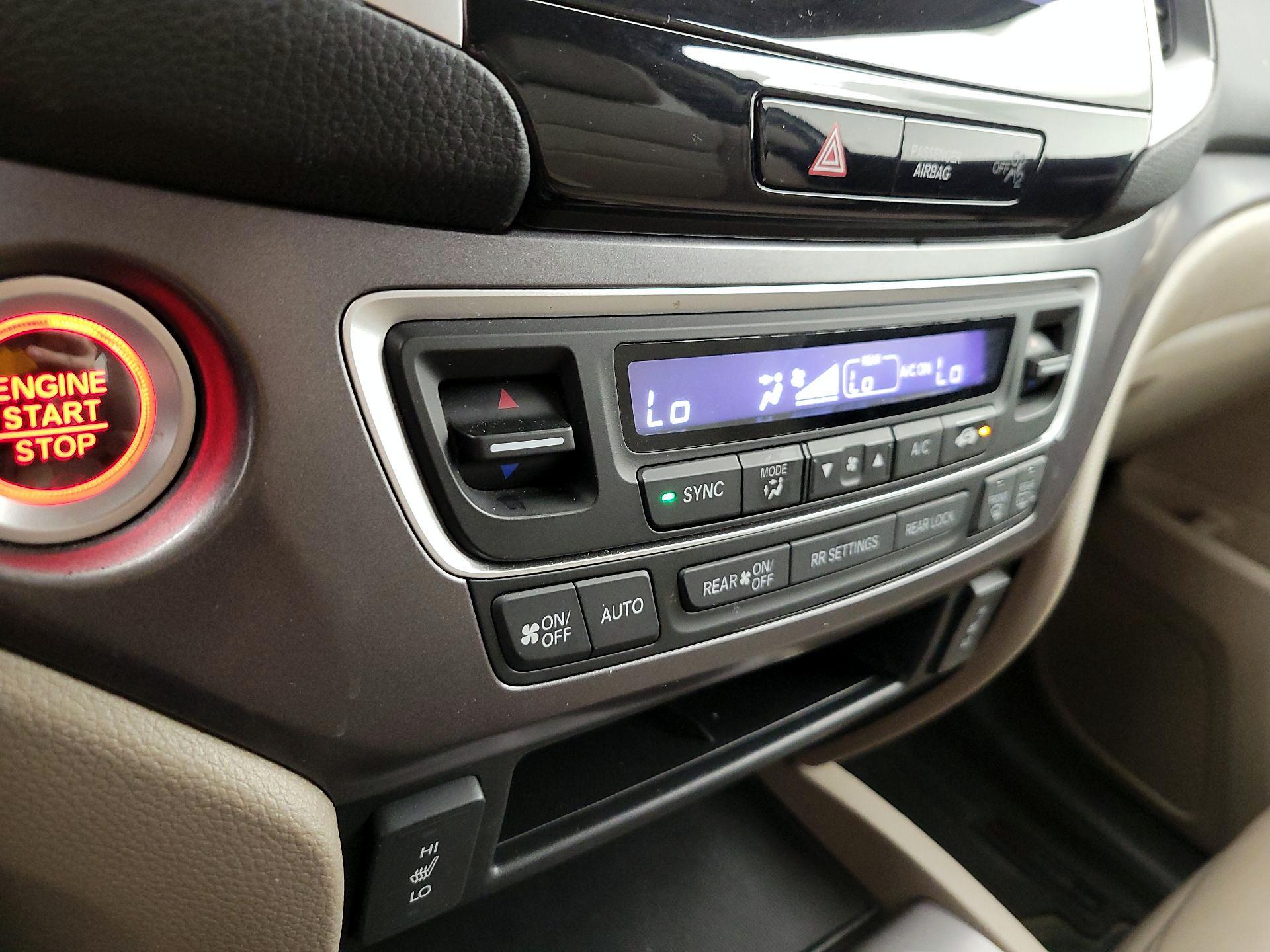 Thumbnail: 2016 Honda Pilot - 17