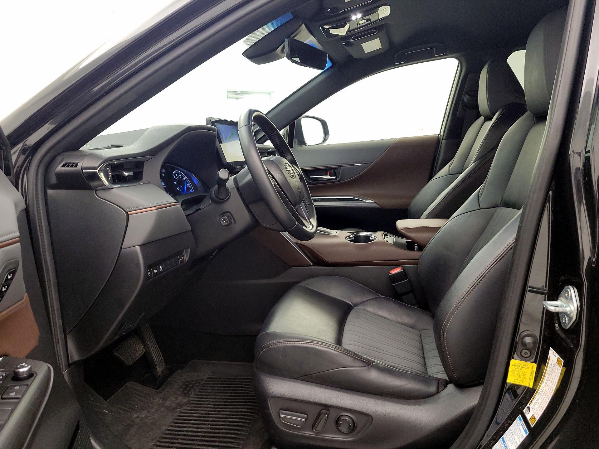 Thumbnail: 2021 Toyota Venza - 11
