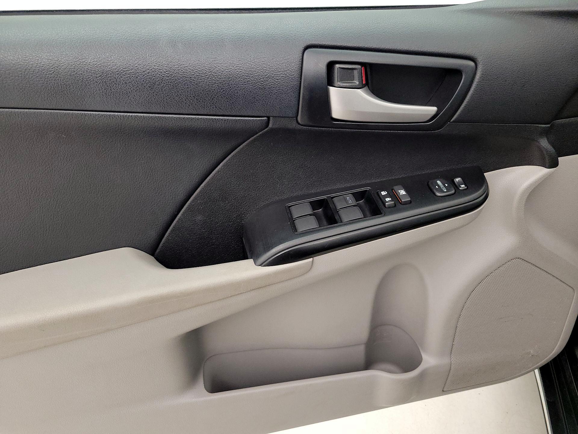 Thumbnail: 2014 Toyota Camry - 12