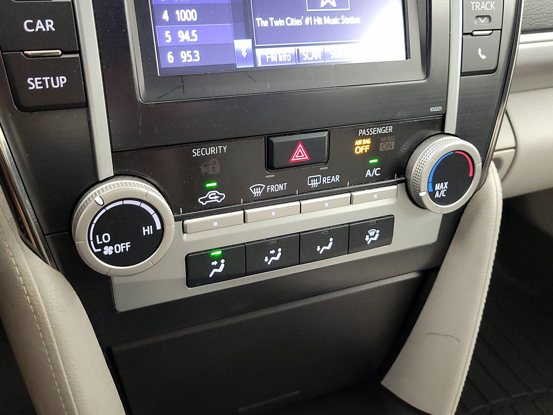 Thumbnail: 2014 Toyota Camry - 16