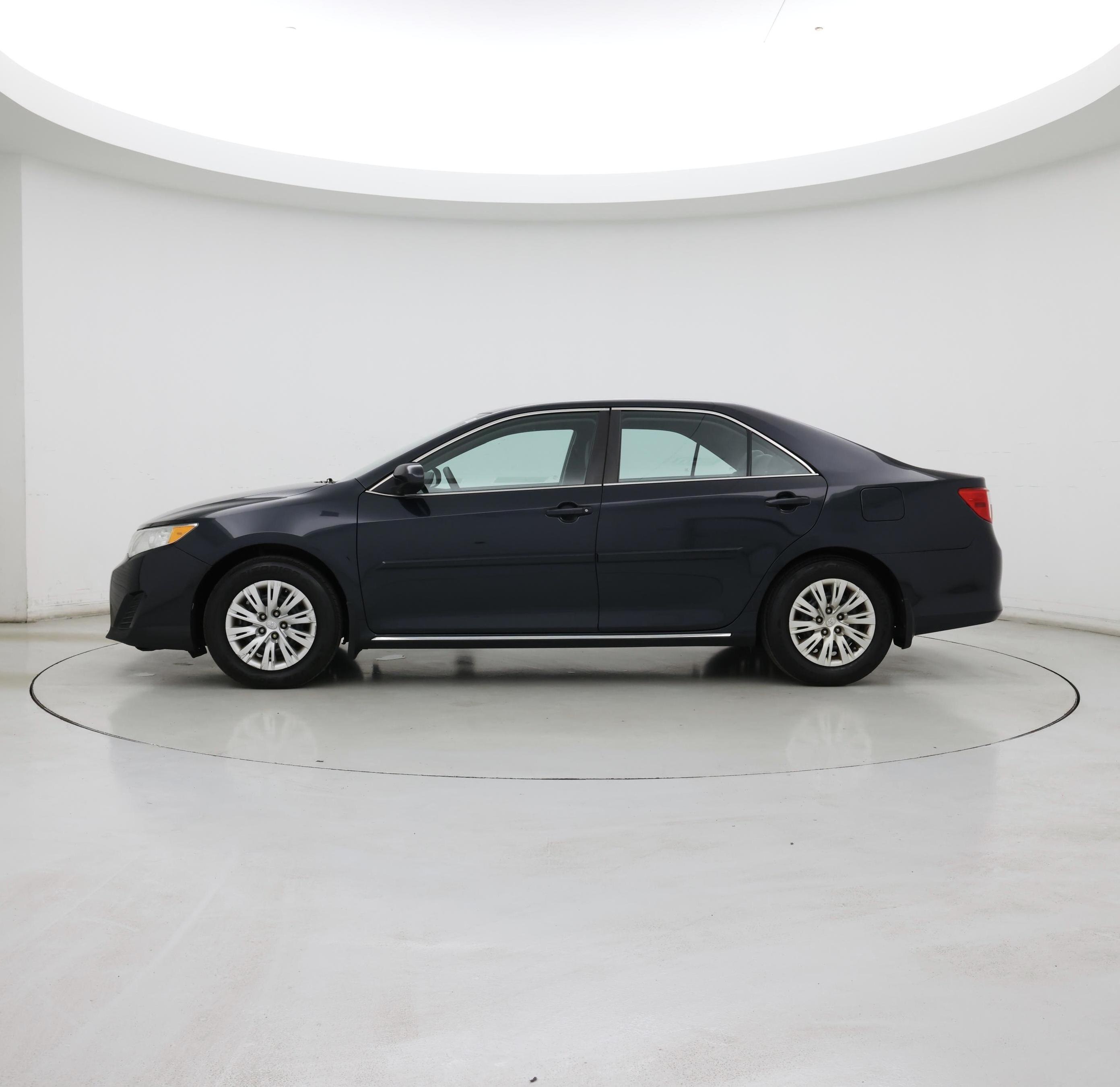 Thumbnail: 2014 Toyota Camry - 3
