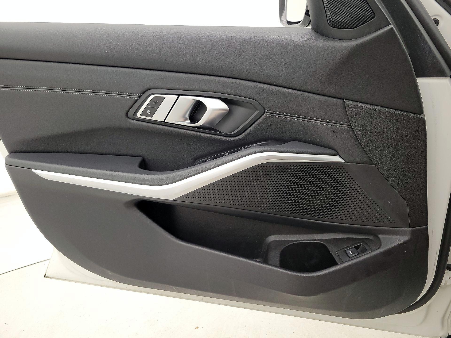 Thumbnail: 2019 BMW 3 Series - 12