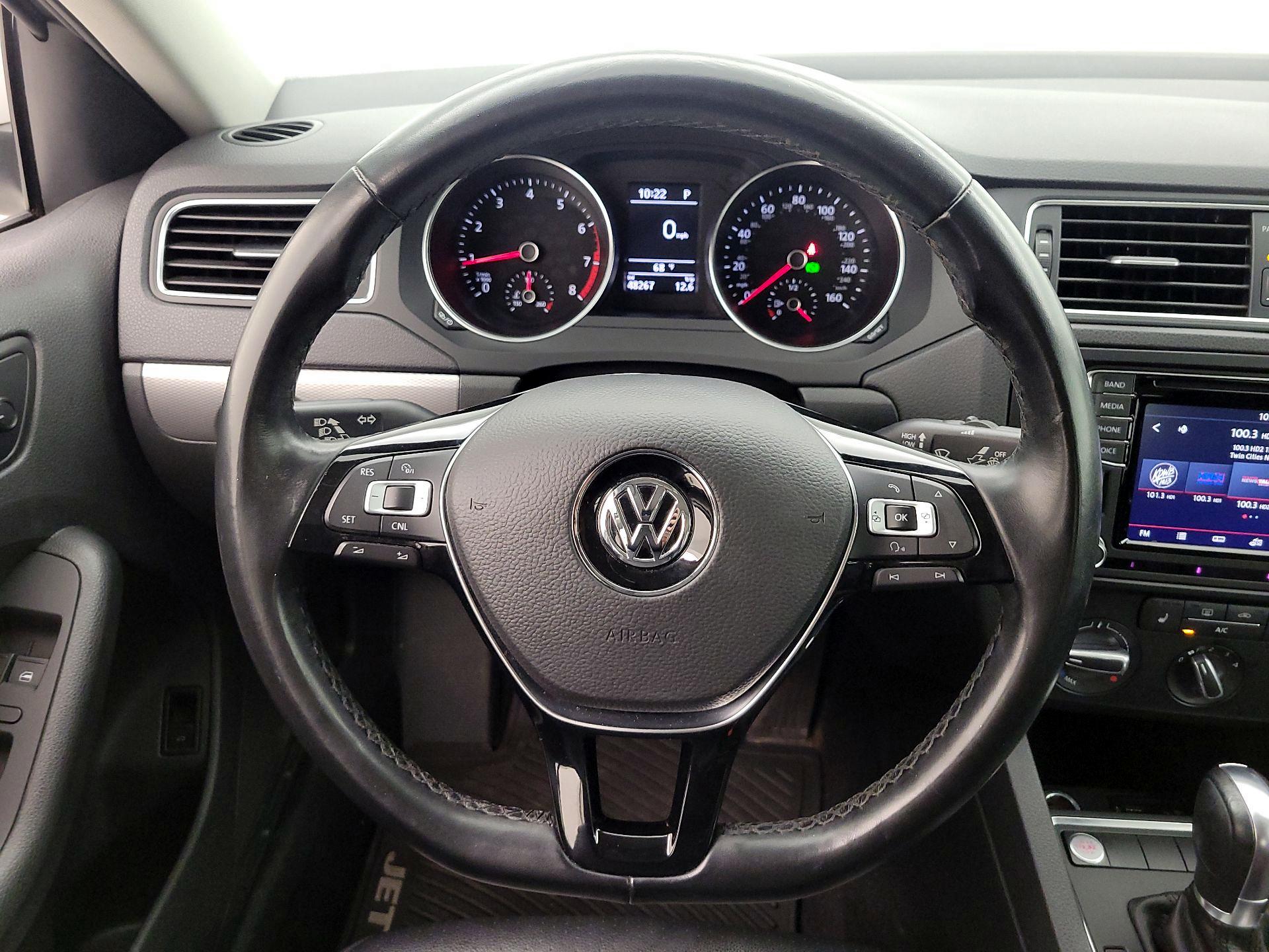 Thumbnail: 2017 Volkswagen Jetta - 10
