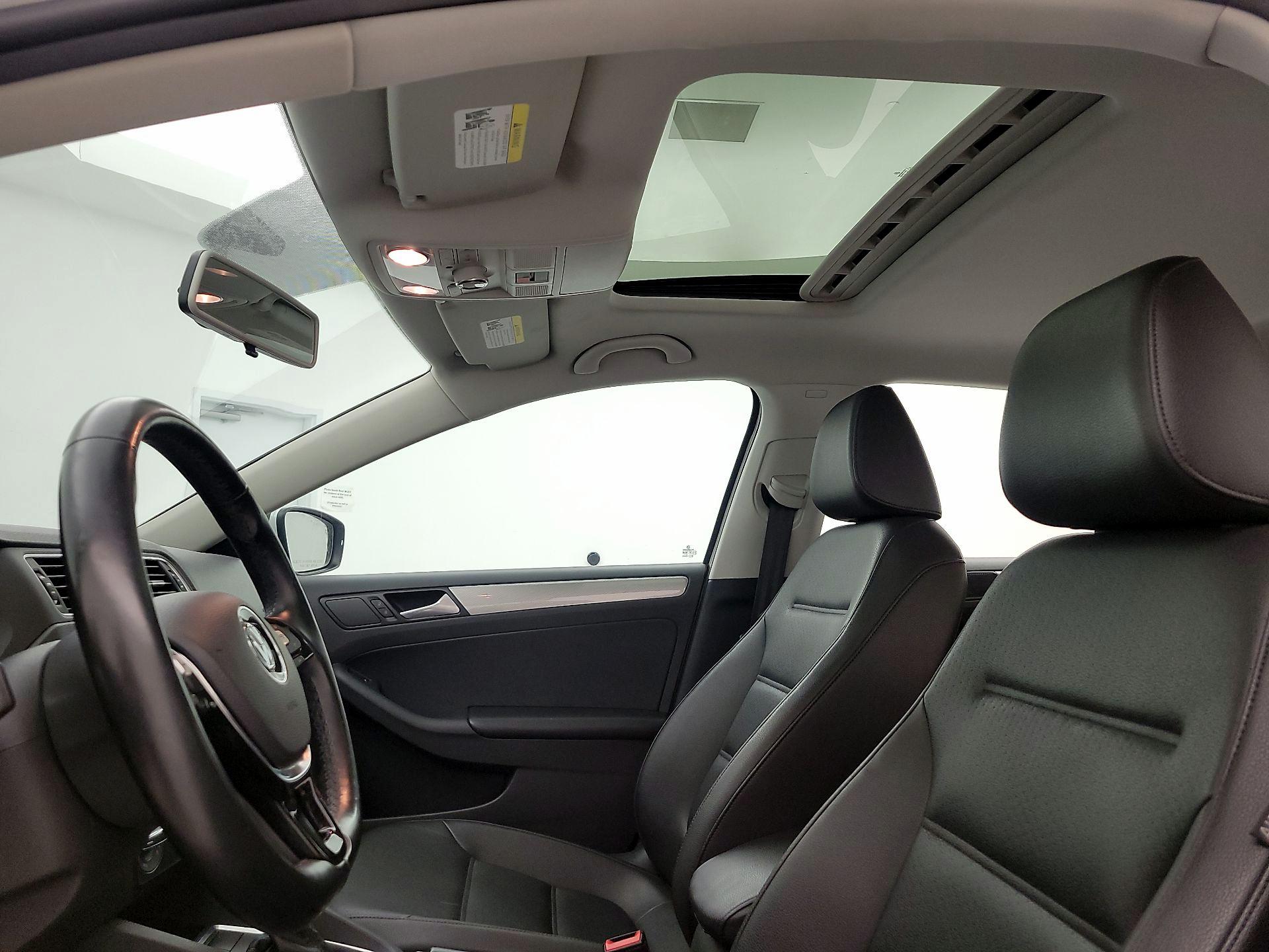 Thumbnail: 2017 Volkswagen Jetta - 19