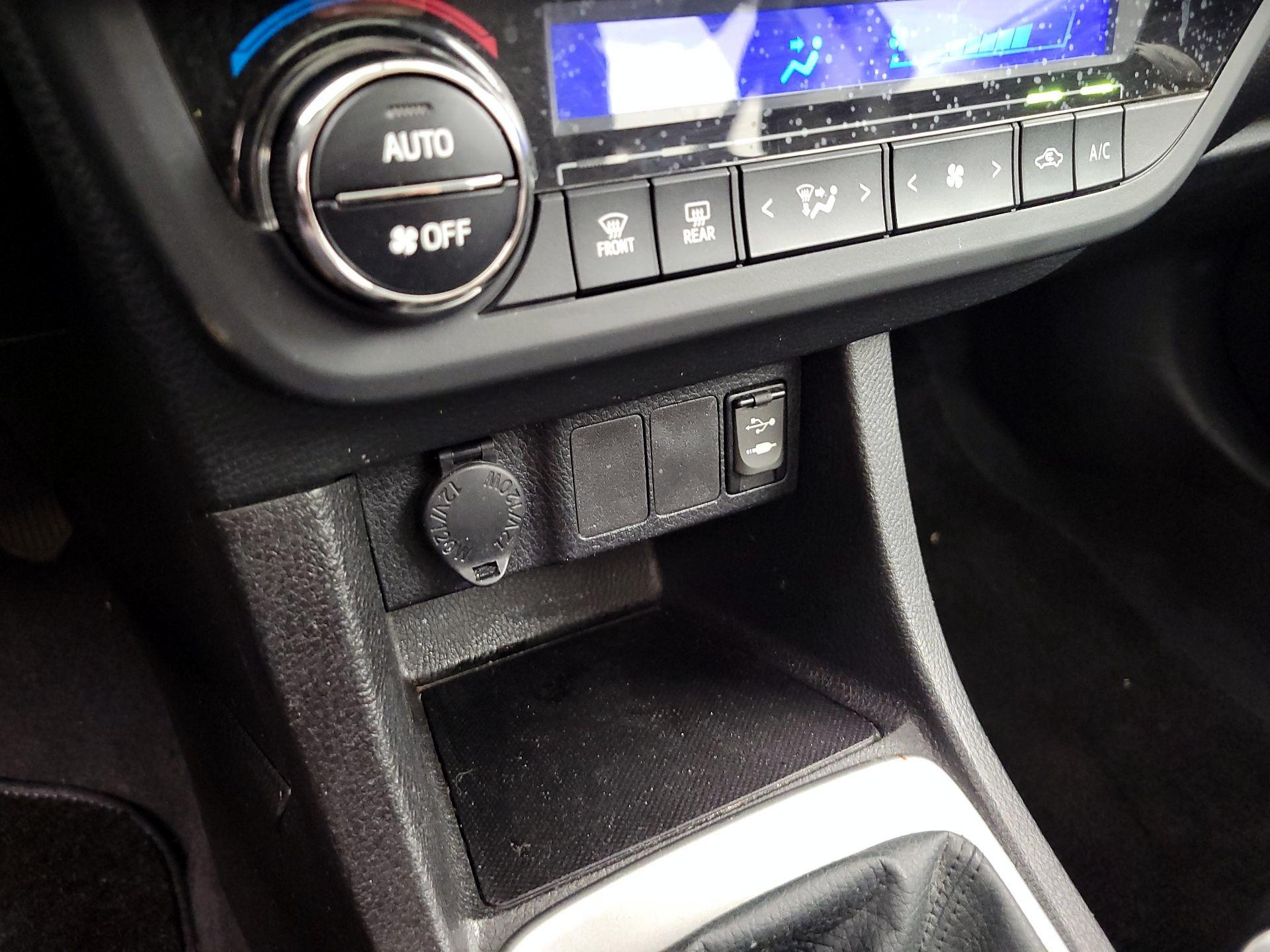 Thumbnail: 2014 Toyota Corolla - 19