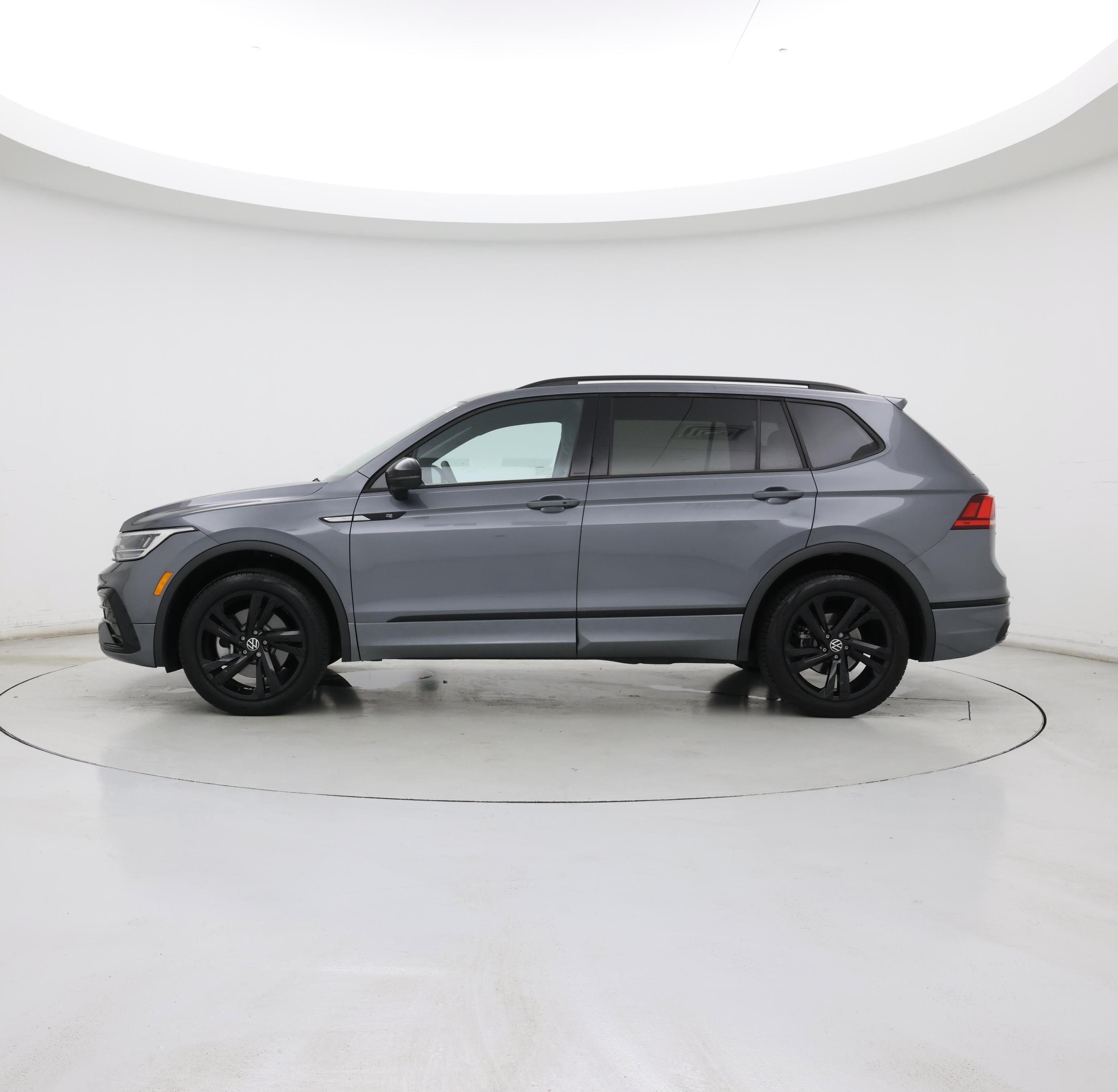 Thumbnail: 2024 Volkswagen Tiguan - 3