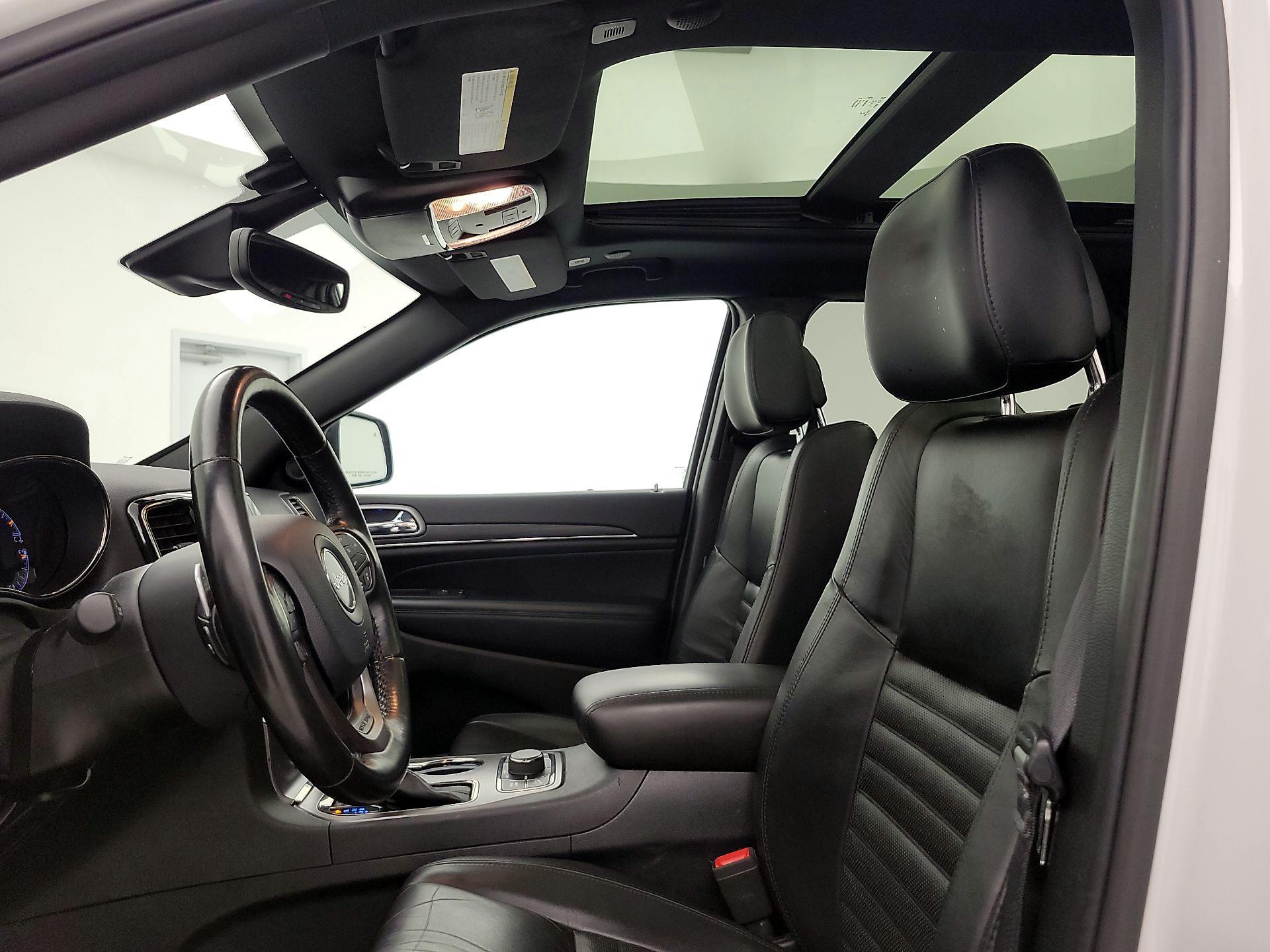 Thumbnail: 2020 Jeep Grand Cherokee - 20
