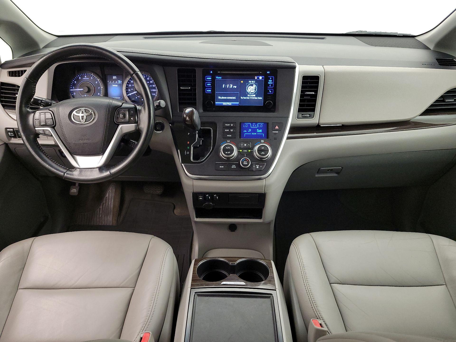 Thumbnail: 2016 Toyota Sienna - 9