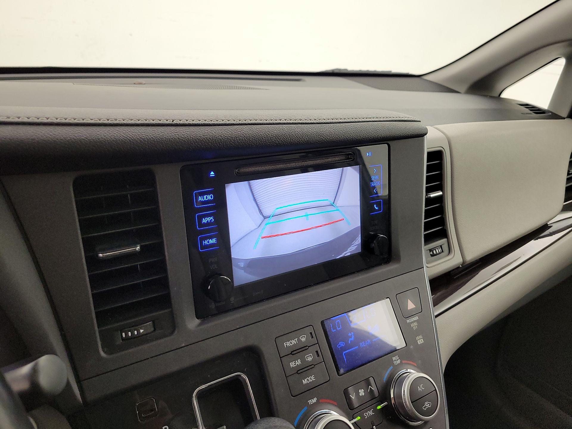 Thumbnail: 2016 Toyota Sienna - 14