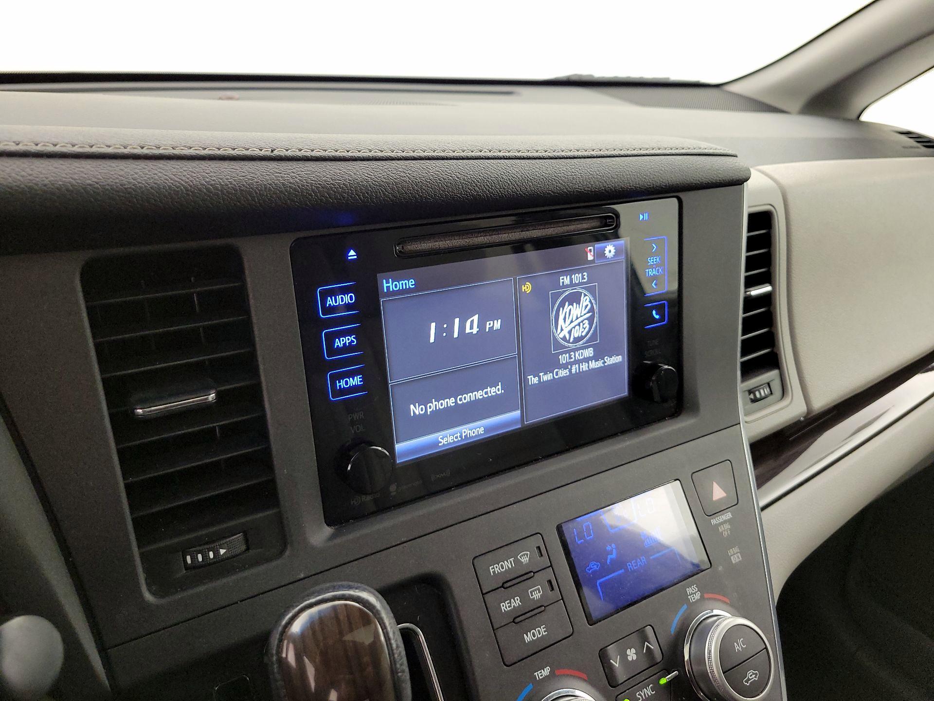 Thumbnail: 2016 Toyota Sienna - 15