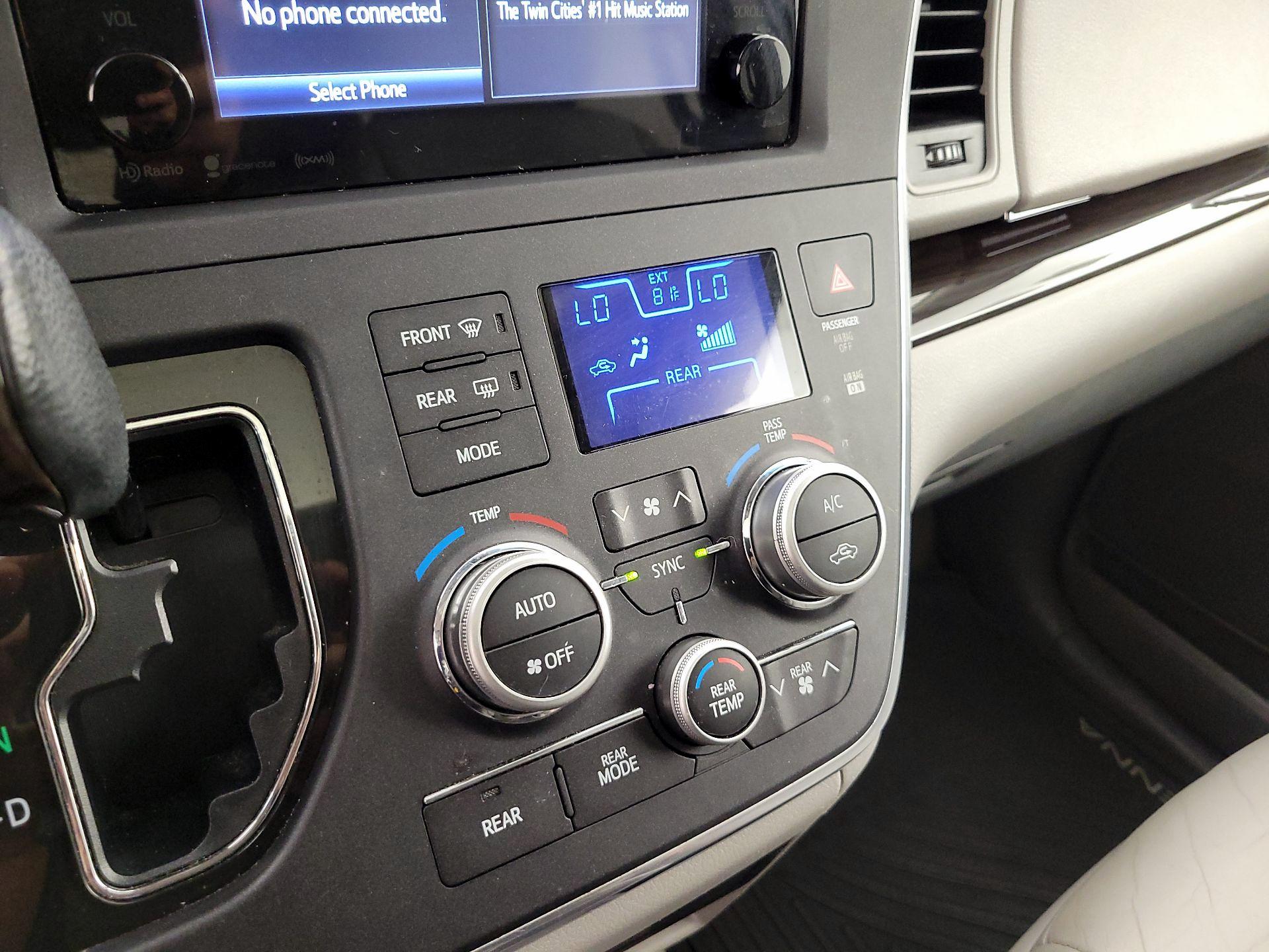 Thumbnail: 2016 Toyota Sienna - 16