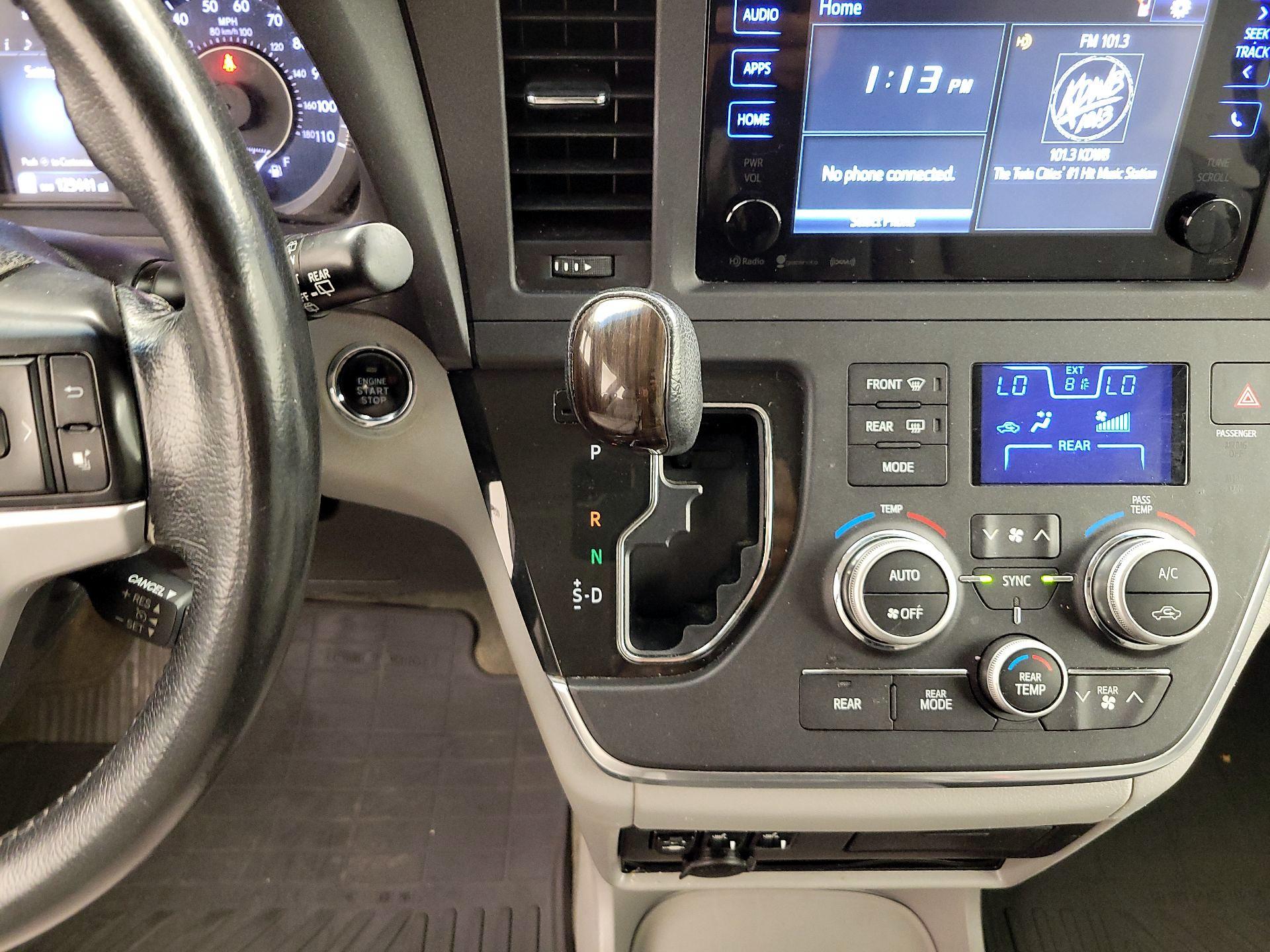 Thumbnail: 2016 Toyota Sienna - 17