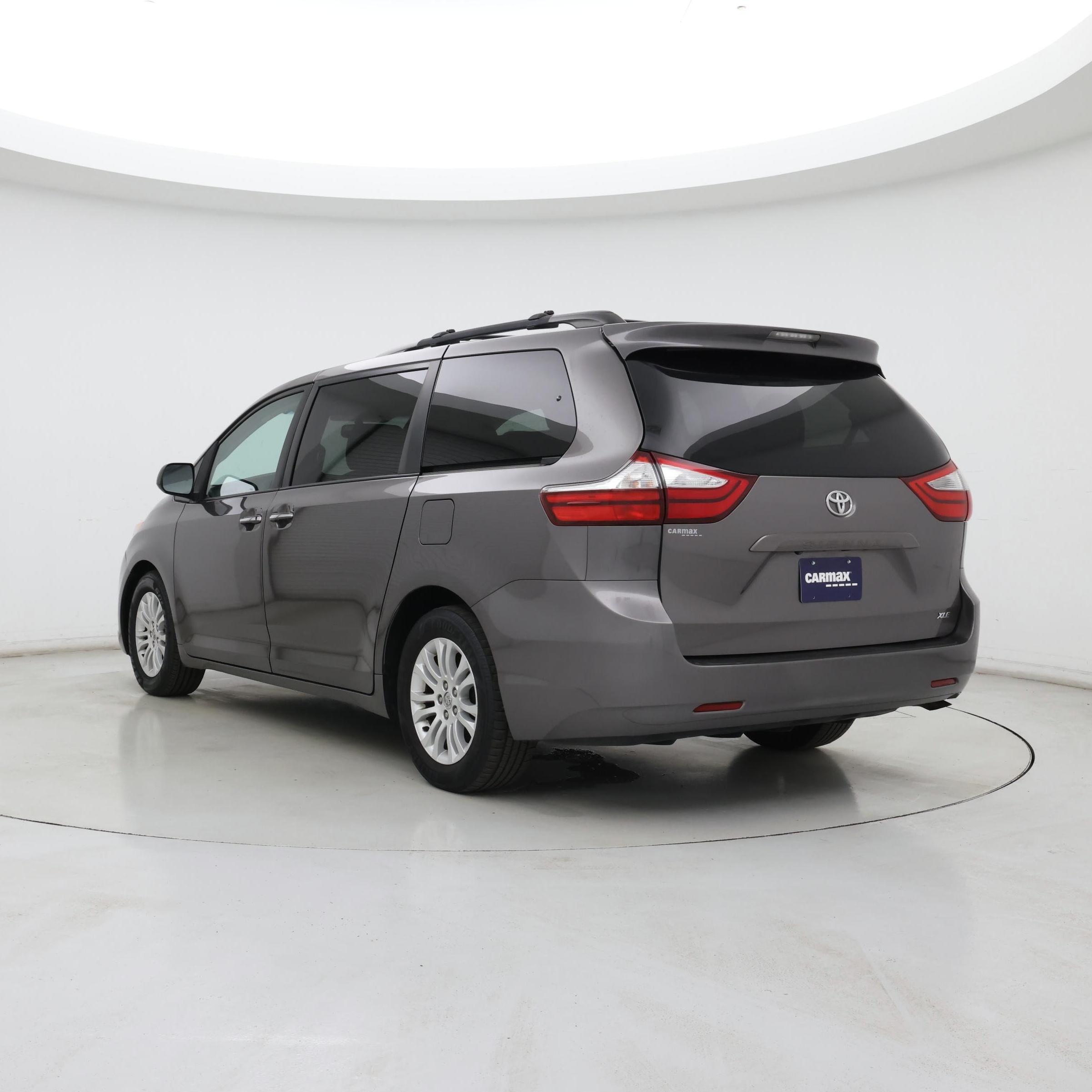Thumbnail: 2016 Toyota Sienna - 2