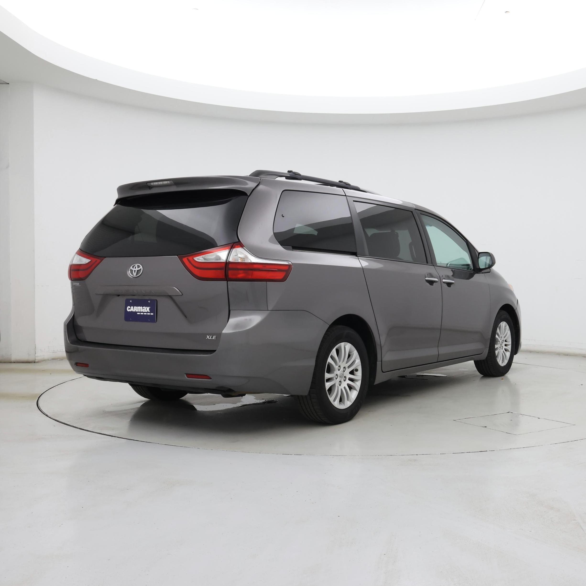 Thumbnail: 2016 Toyota Sienna - 8