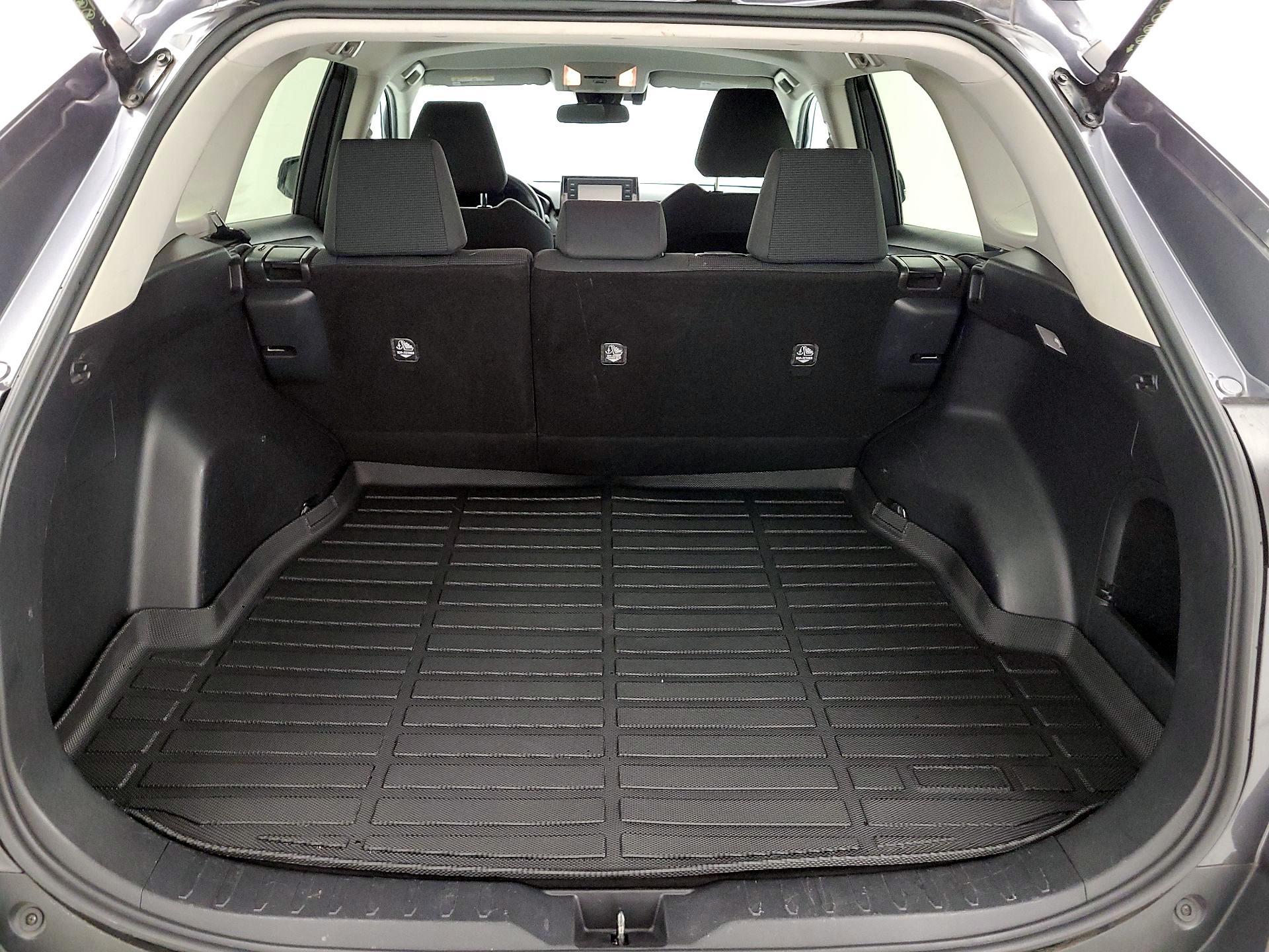 Thumbnail: 2019 Toyota RAV4 - 20