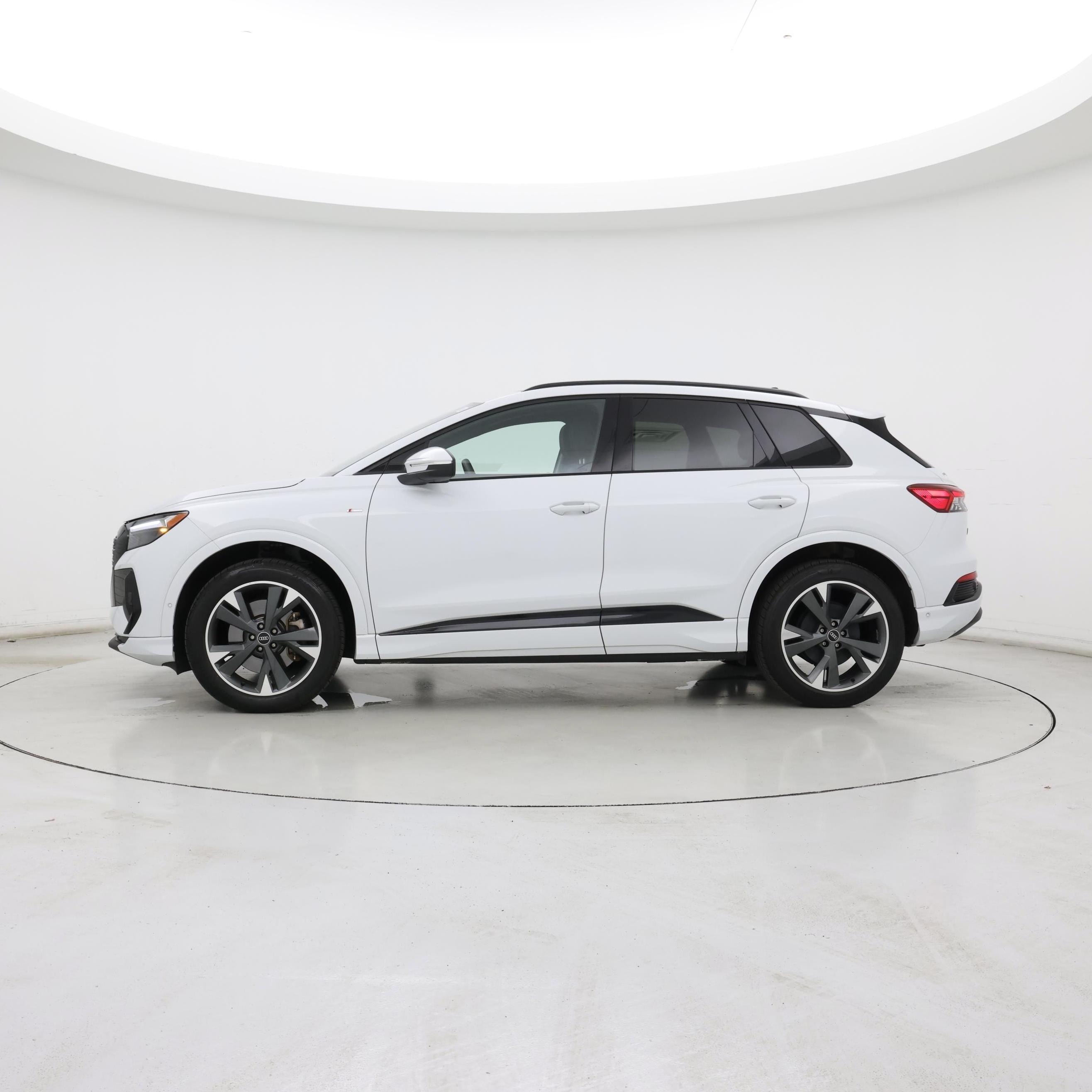 Thumbnail: 2023 Audi Q4 e-tron - 3