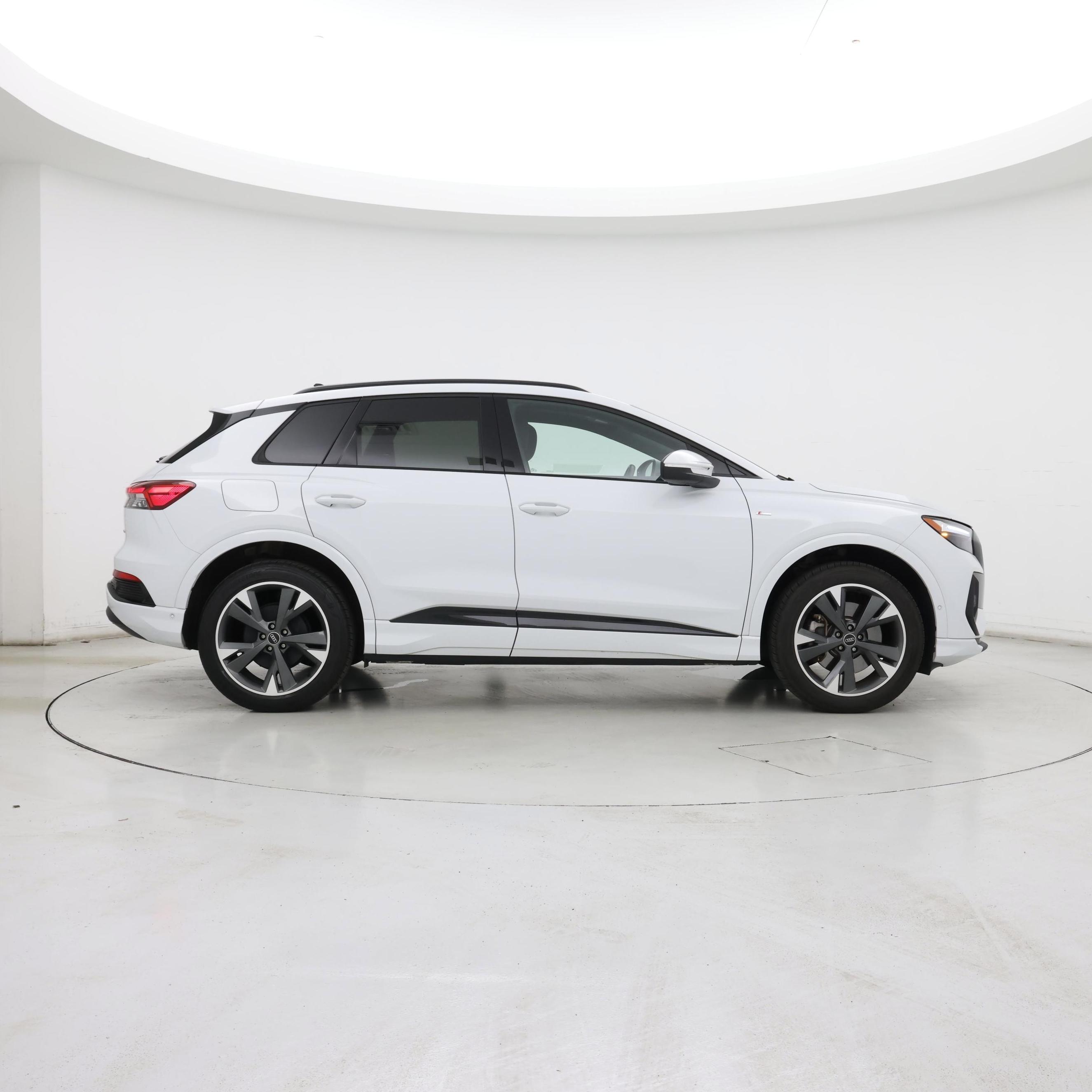Thumbnail: 2023 Audi Q4 e-tron - 7
