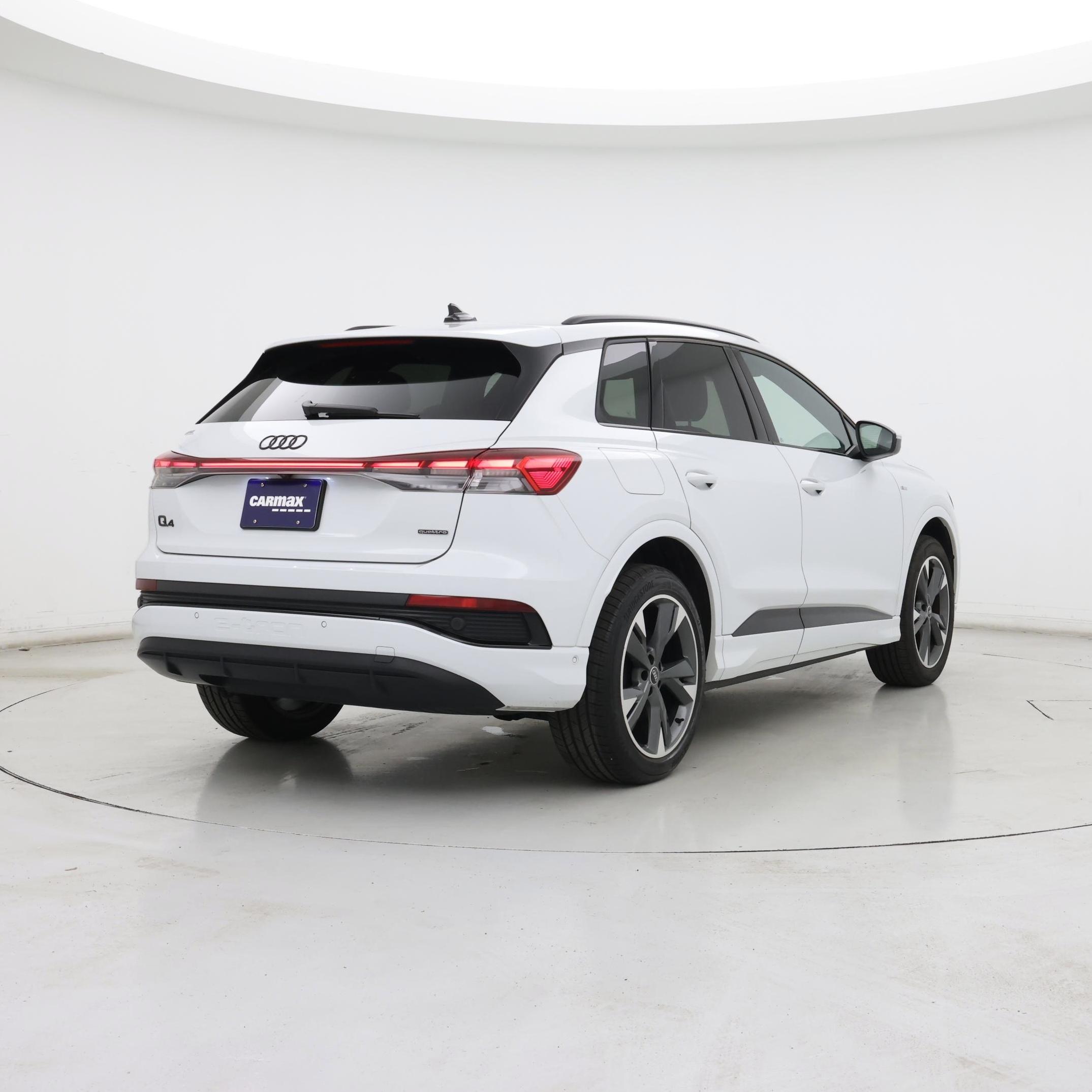 Thumbnail: 2023 Audi Q4 e-tron - 8