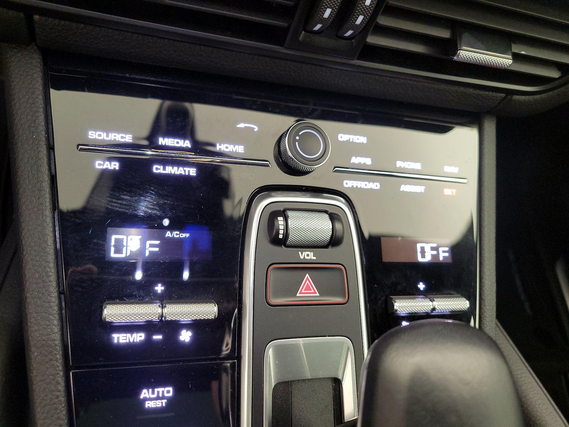 Thumbnail: 2023 Porsche Cayenne - 17