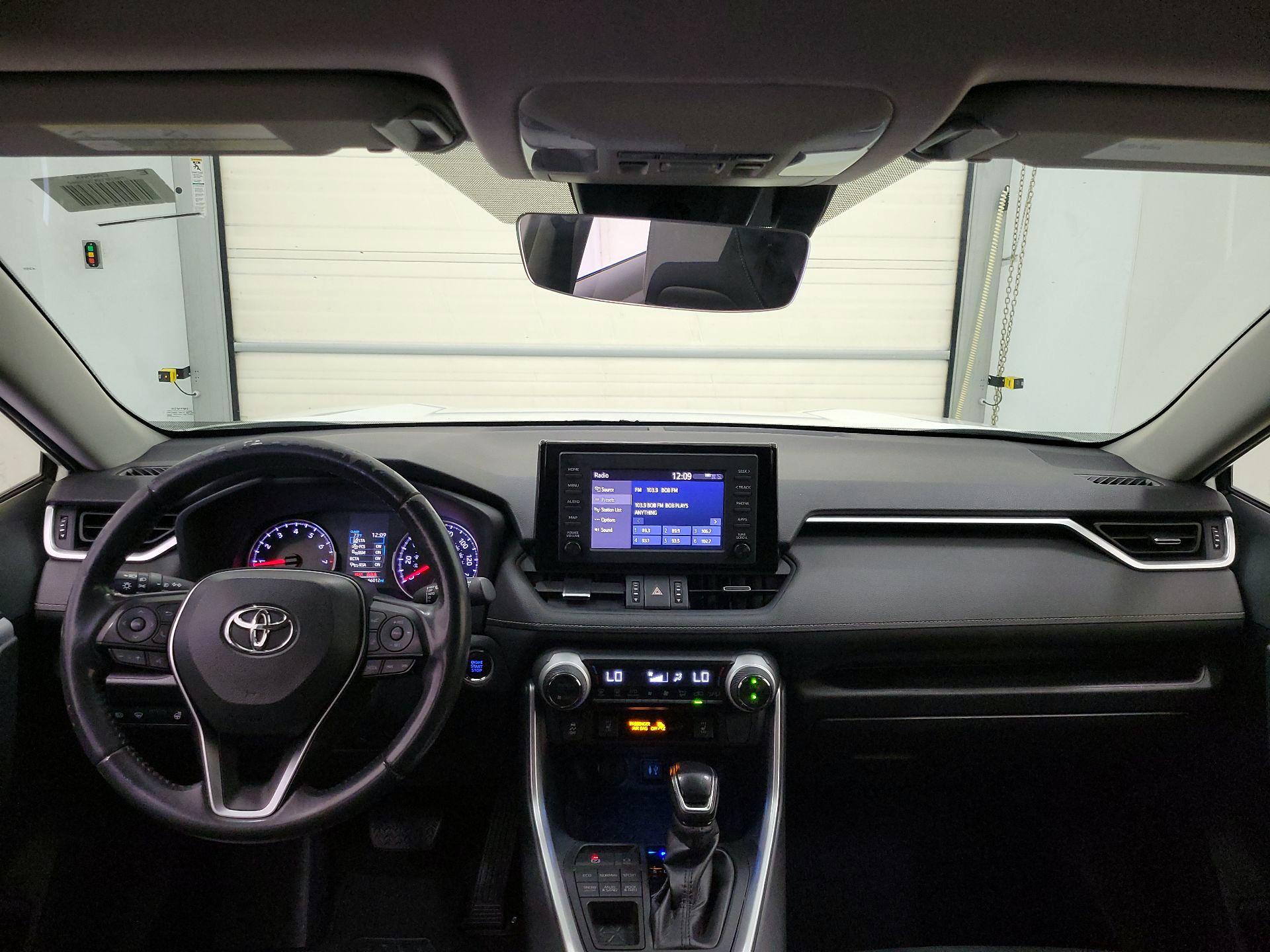 Thumbnail: 2019 Toyota RAV4 - 9