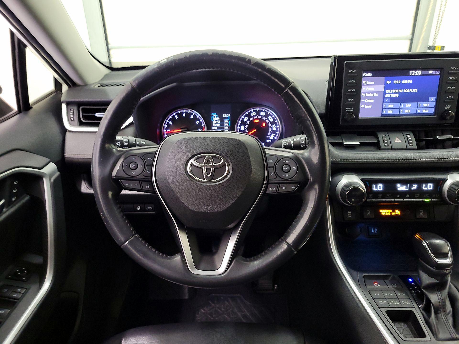 Thumbnail: 2019 Toyota RAV4 - 10