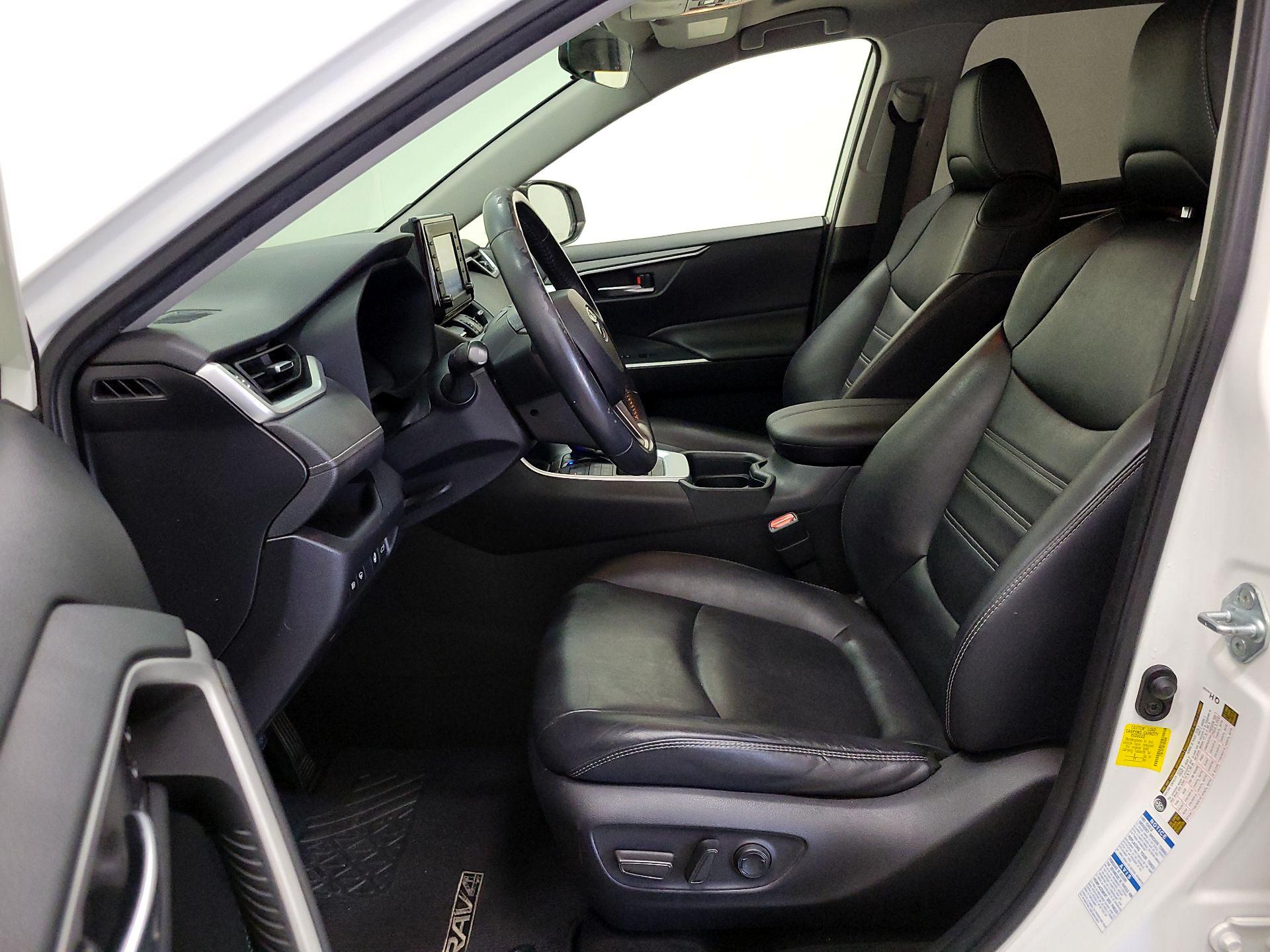 Thumbnail: 2019 Toyota RAV4 - 11