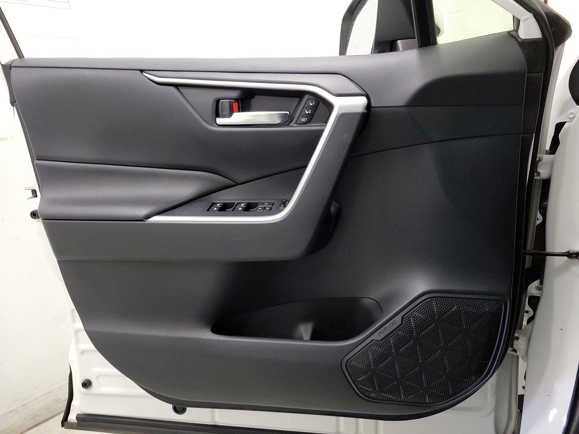 Thumbnail: 2019 Toyota RAV4 - 12