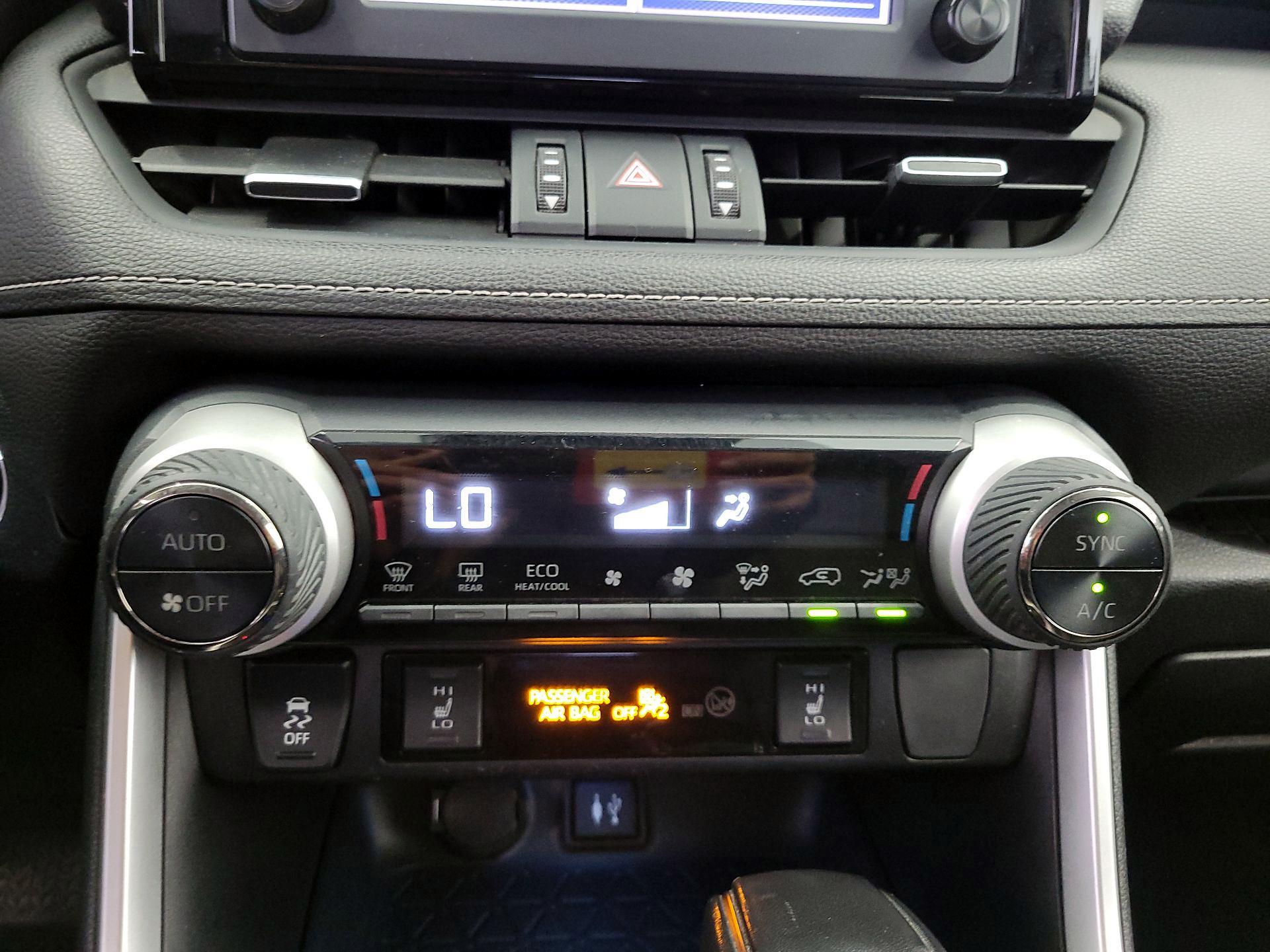 Thumbnail: 2019 Toyota RAV4 - 16