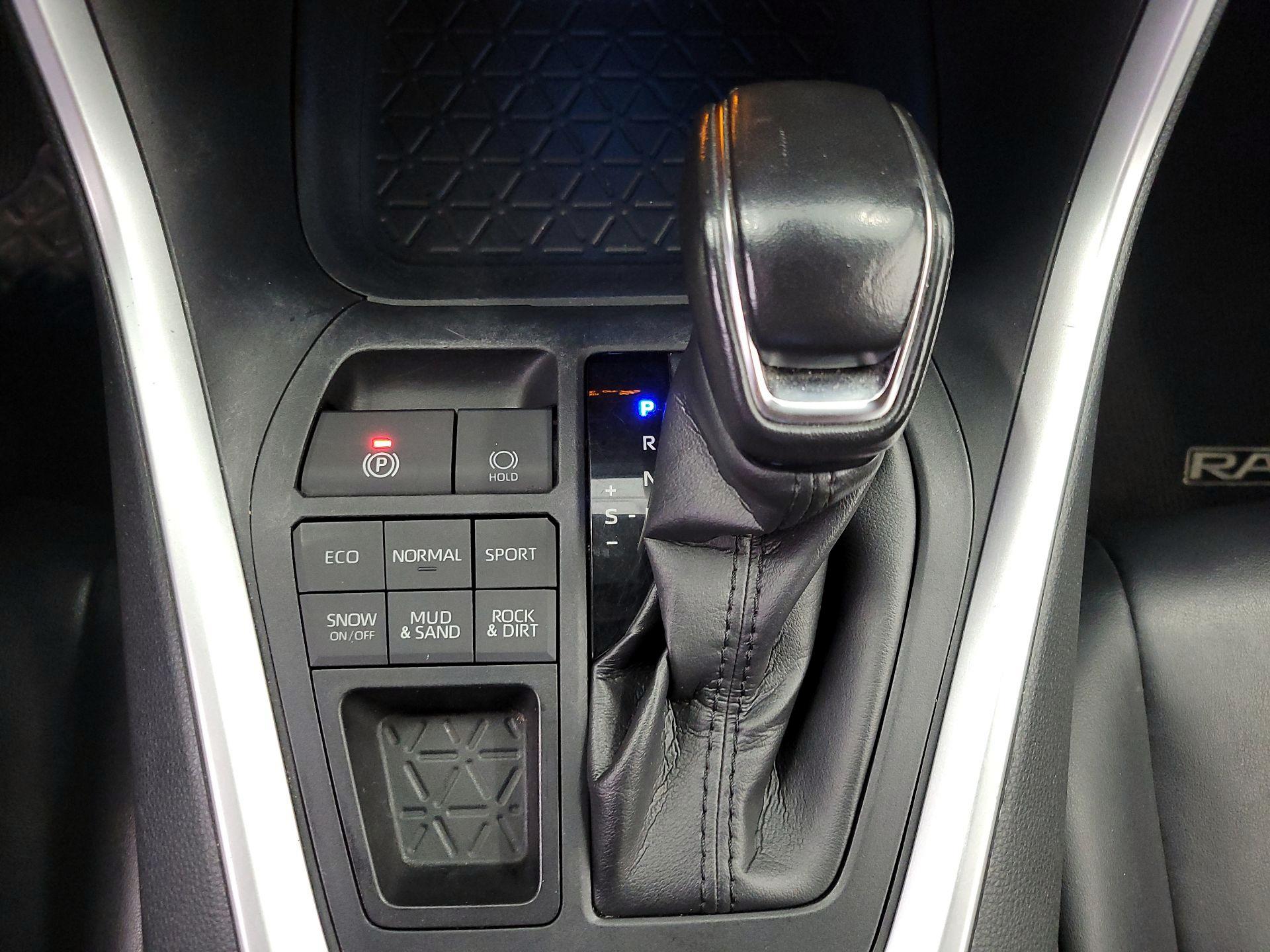 Thumbnail: 2019 Toyota RAV4 - 17