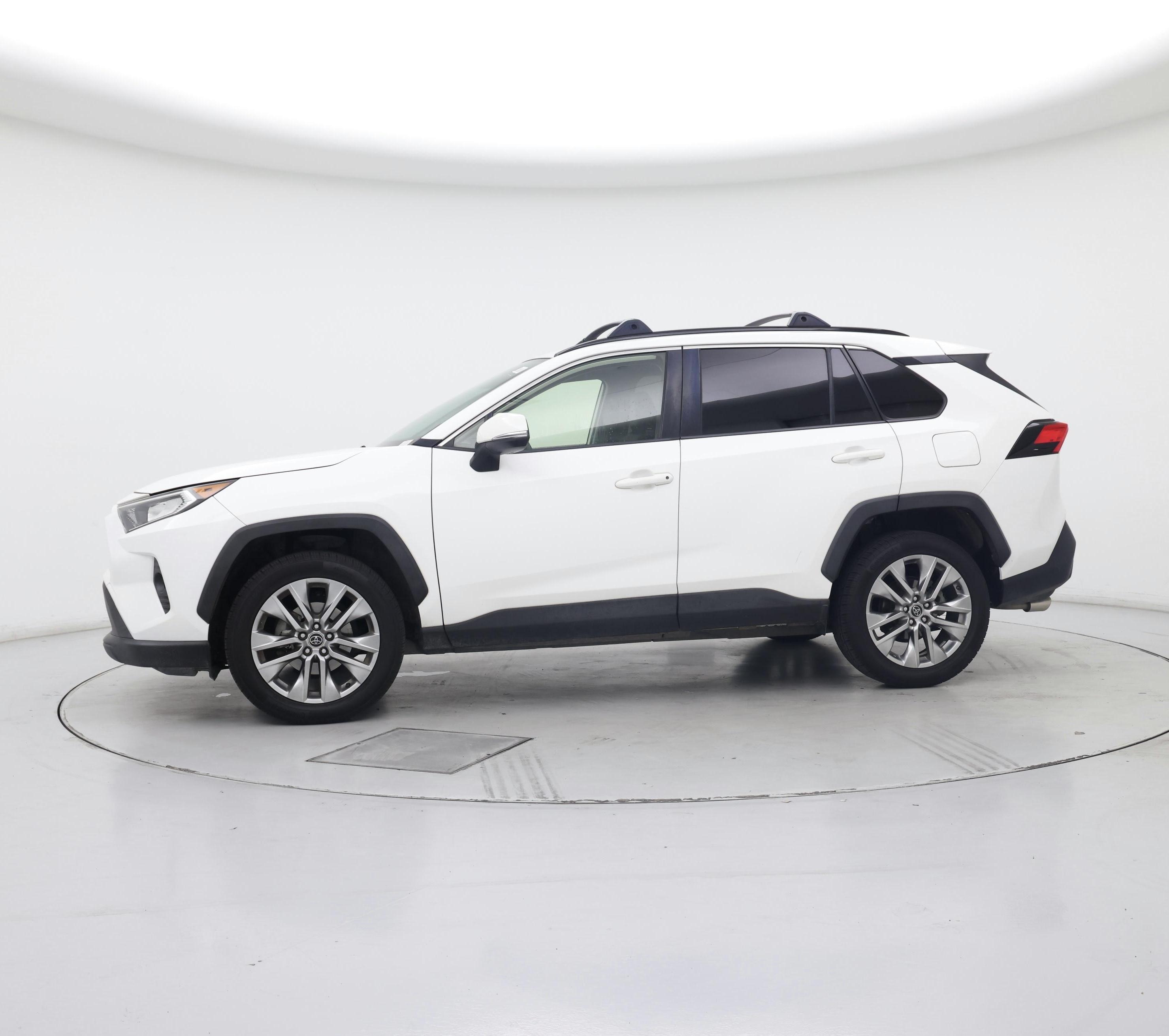 Thumbnail: 2019 Toyota RAV4 - 3