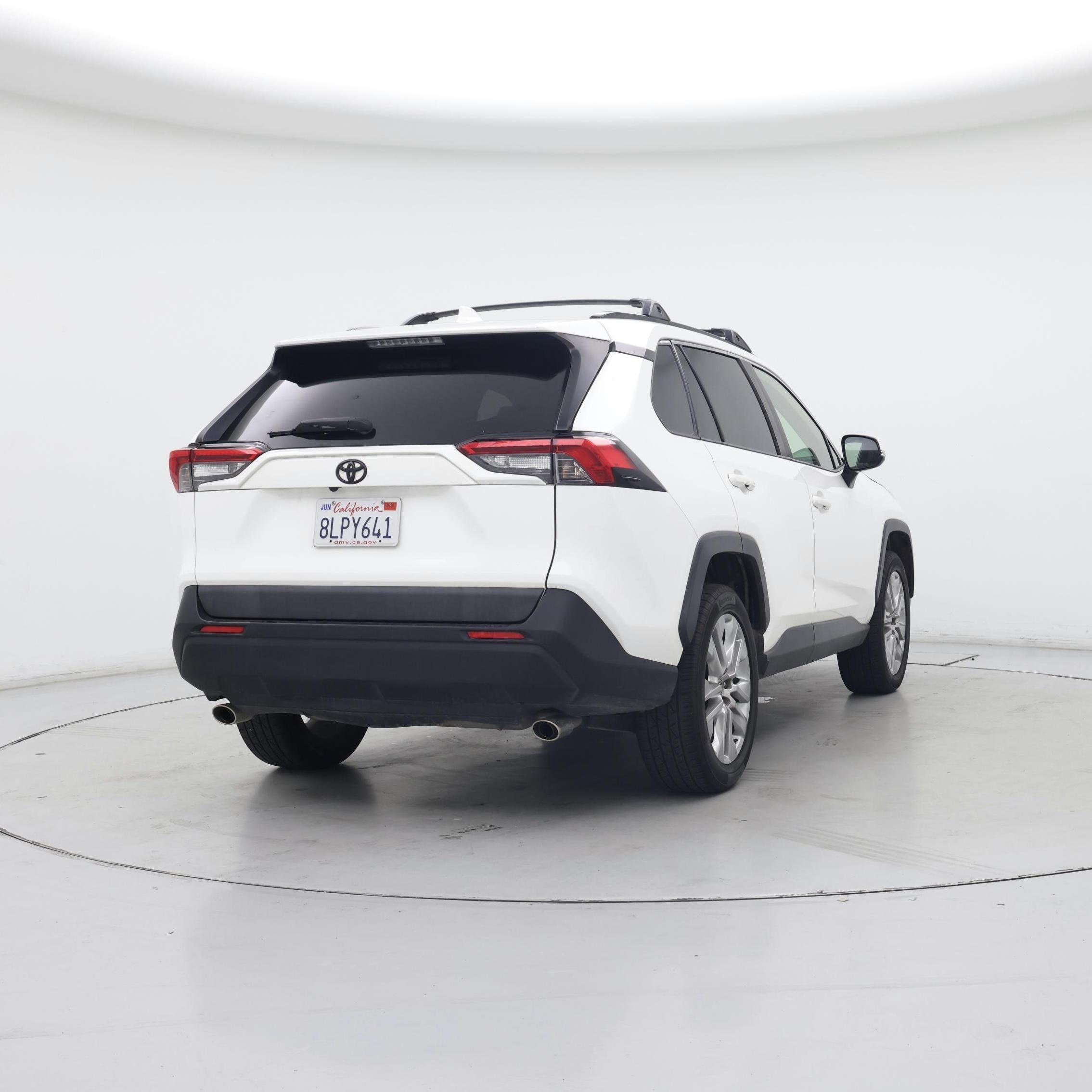 Thumbnail: 2019 Toyota RAV4 - 8