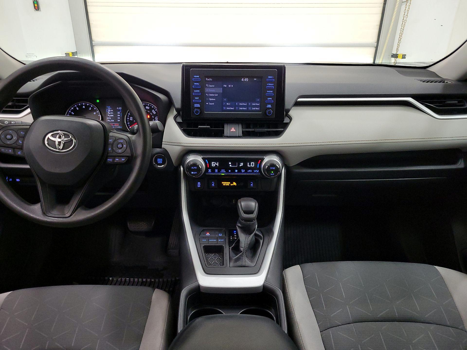 Thumbnail: 2019 Toyota RAV4 - 9