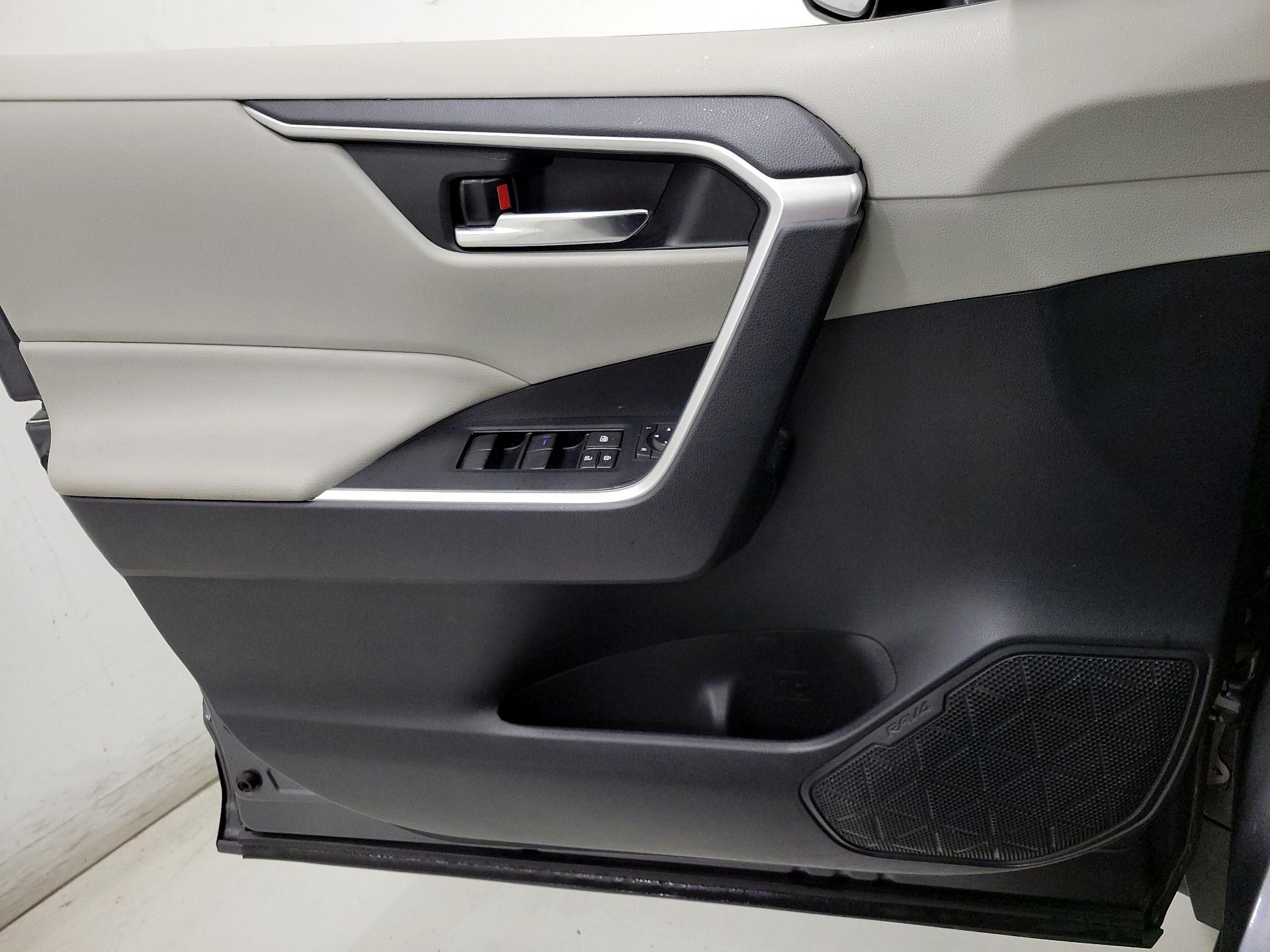 Thumbnail: 2019 Toyota RAV4 - 12