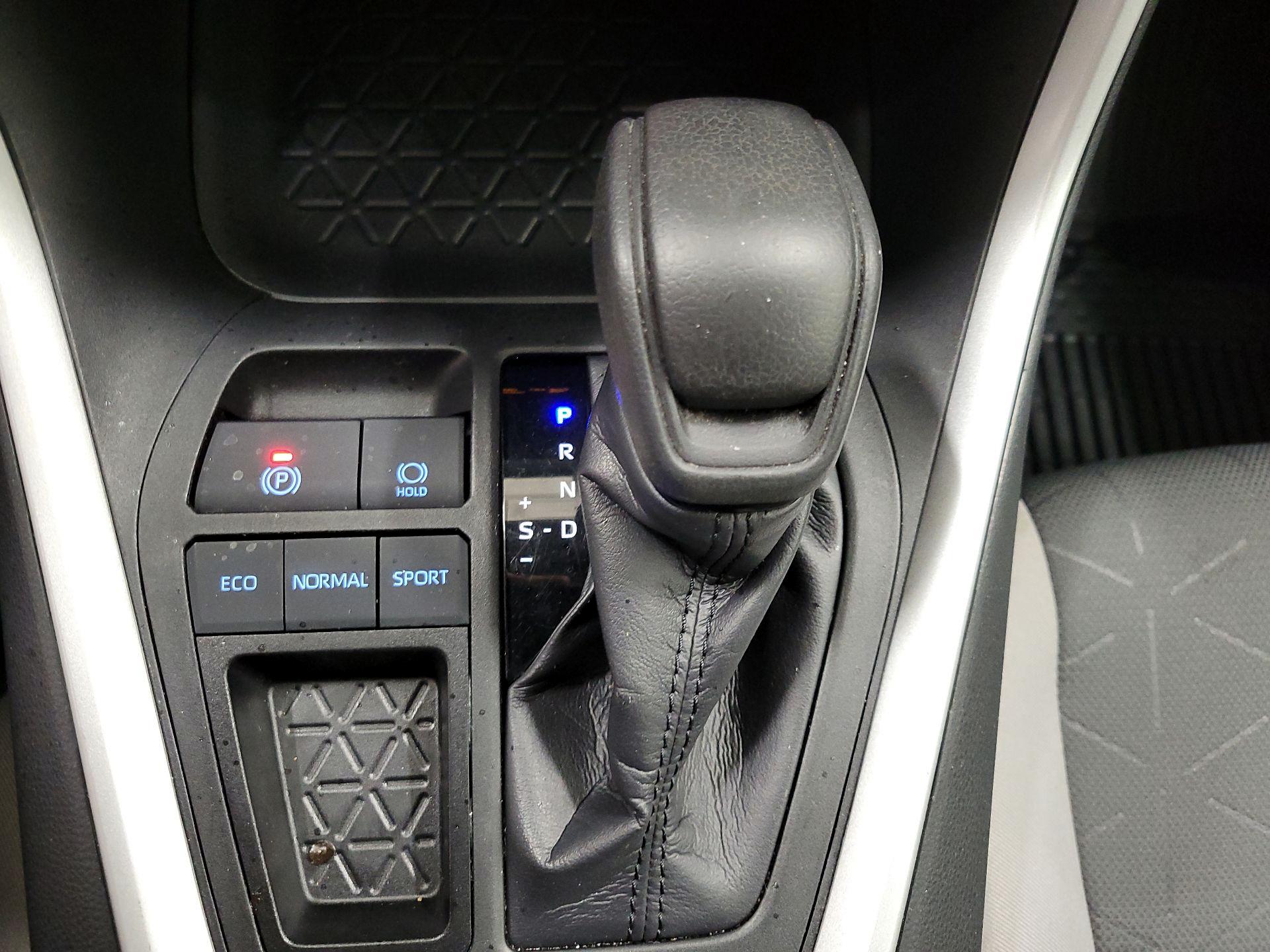 Thumbnail: 2019 Toyota RAV4 - 17