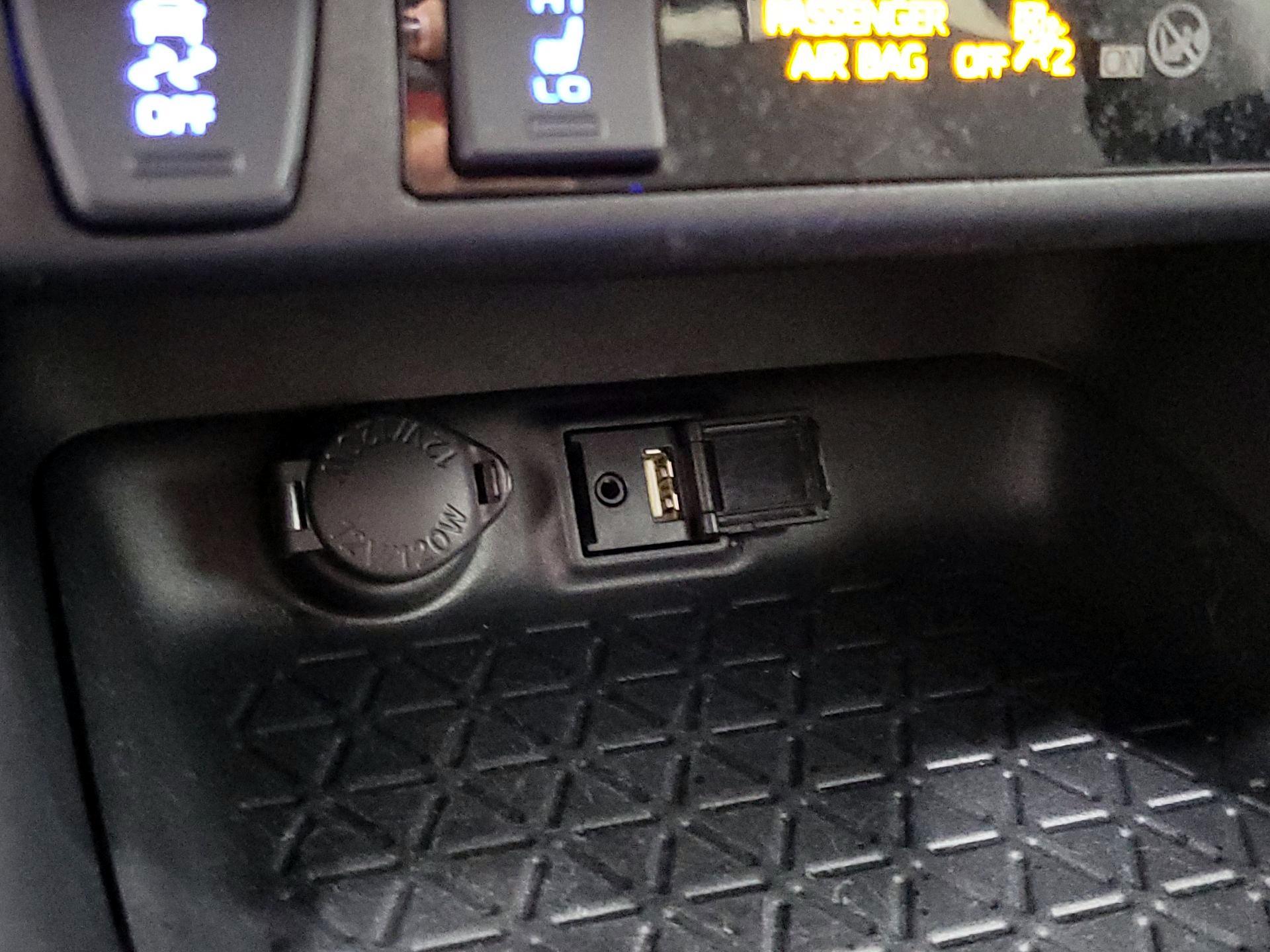 Thumbnail: 2019 Toyota RAV4 - 18