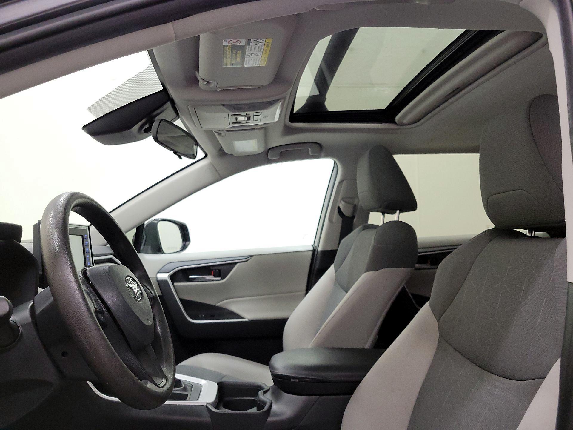 Thumbnail: 2019 Toyota RAV4 - 19