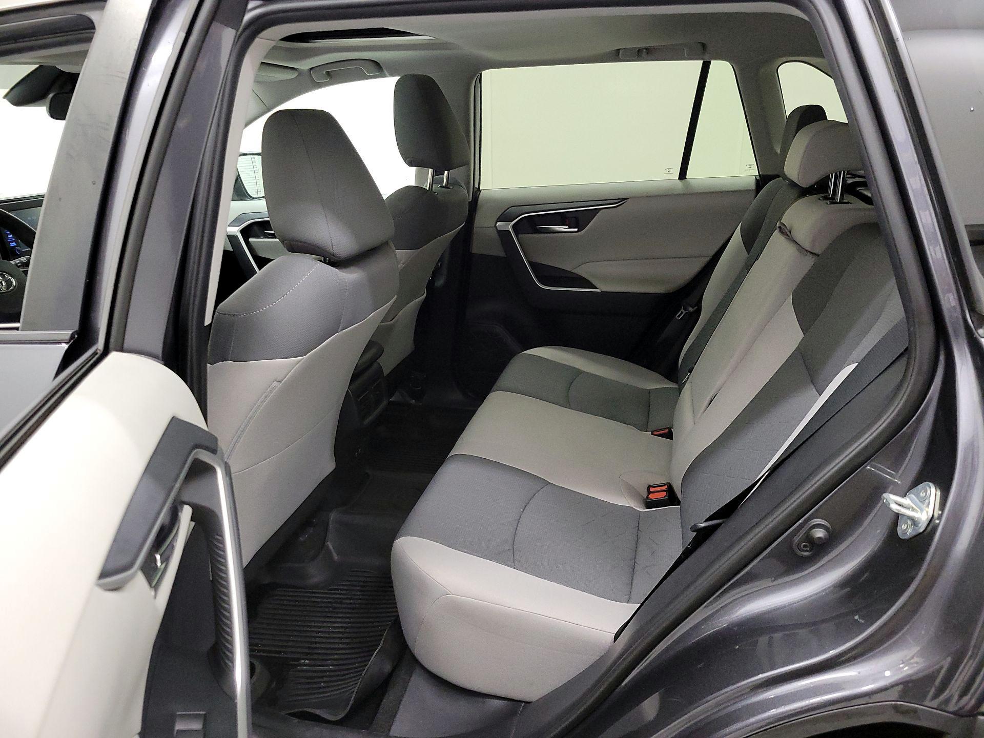 Thumbnail: 2019 Toyota RAV4 - 20