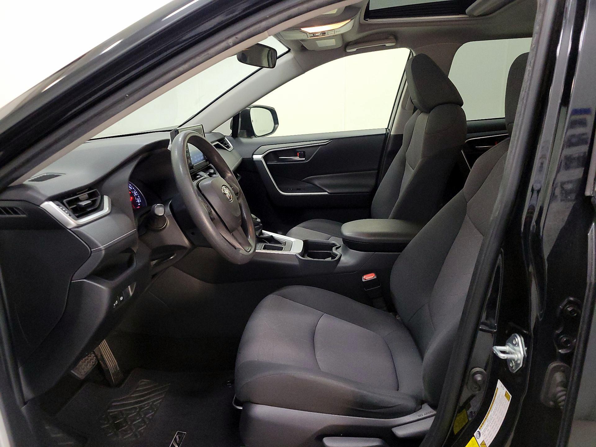 Thumbnail: 2019 Toyota RAV4 - 11