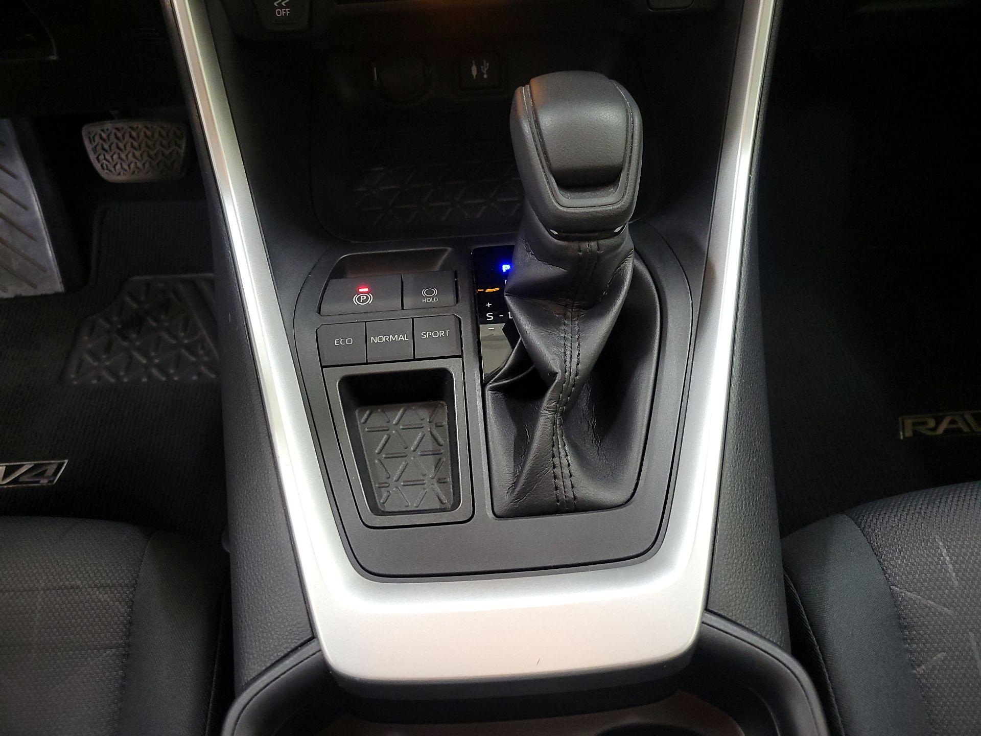 Thumbnail: 2019 Toyota RAV4 - 17