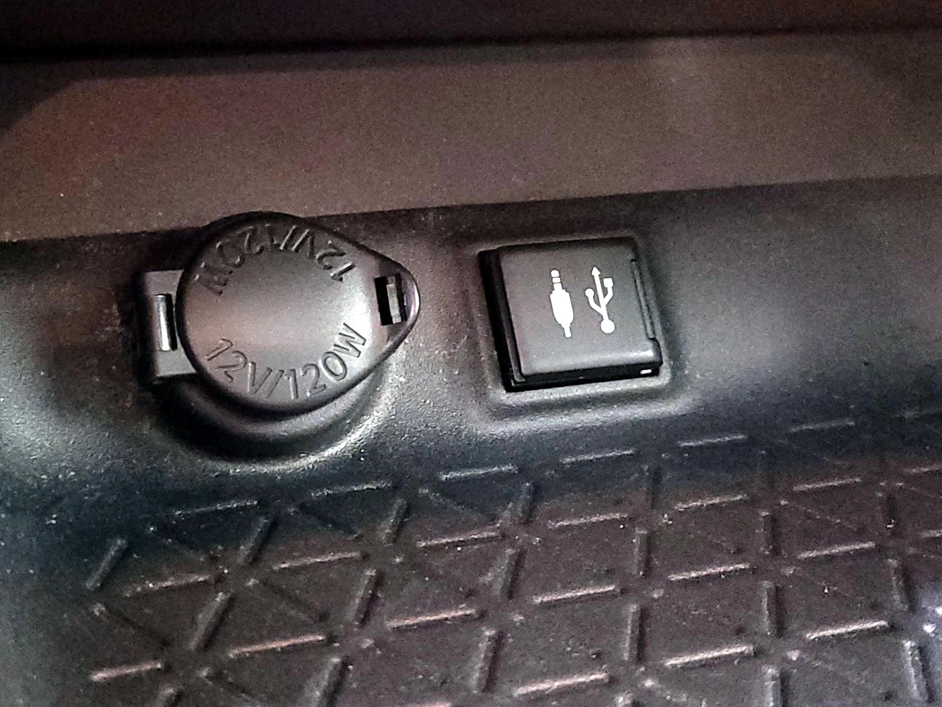 Thumbnail: 2019 Toyota RAV4 - 18