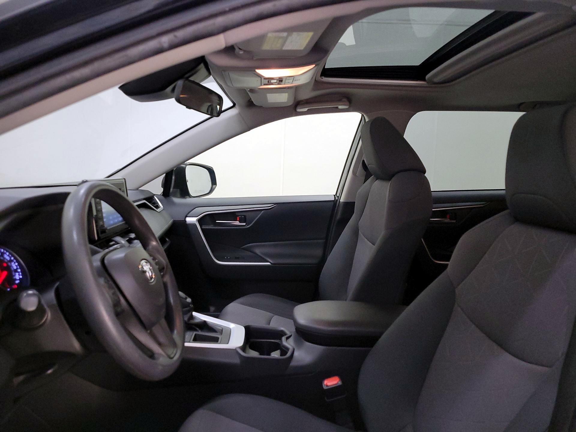 Thumbnail: 2019 Toyota RAV4 - 19