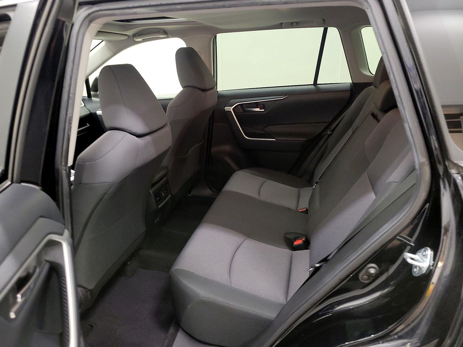 Thumbnail: 2019 Toyota RAV4 - 20